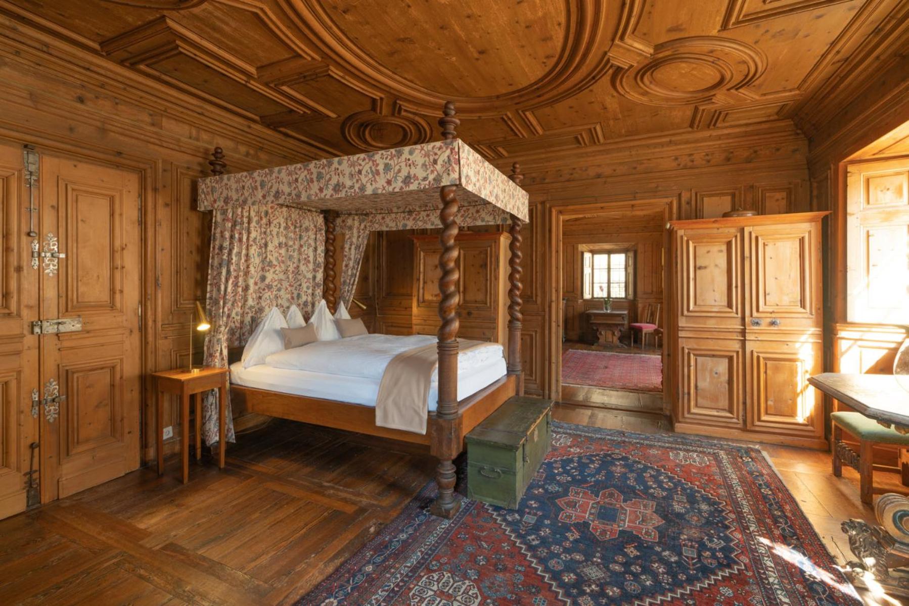 Junior Suite with Mountain View