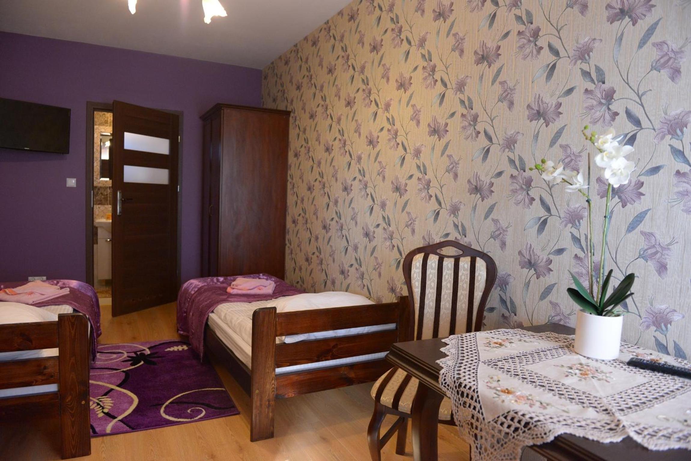 Twin Room - Photo 2