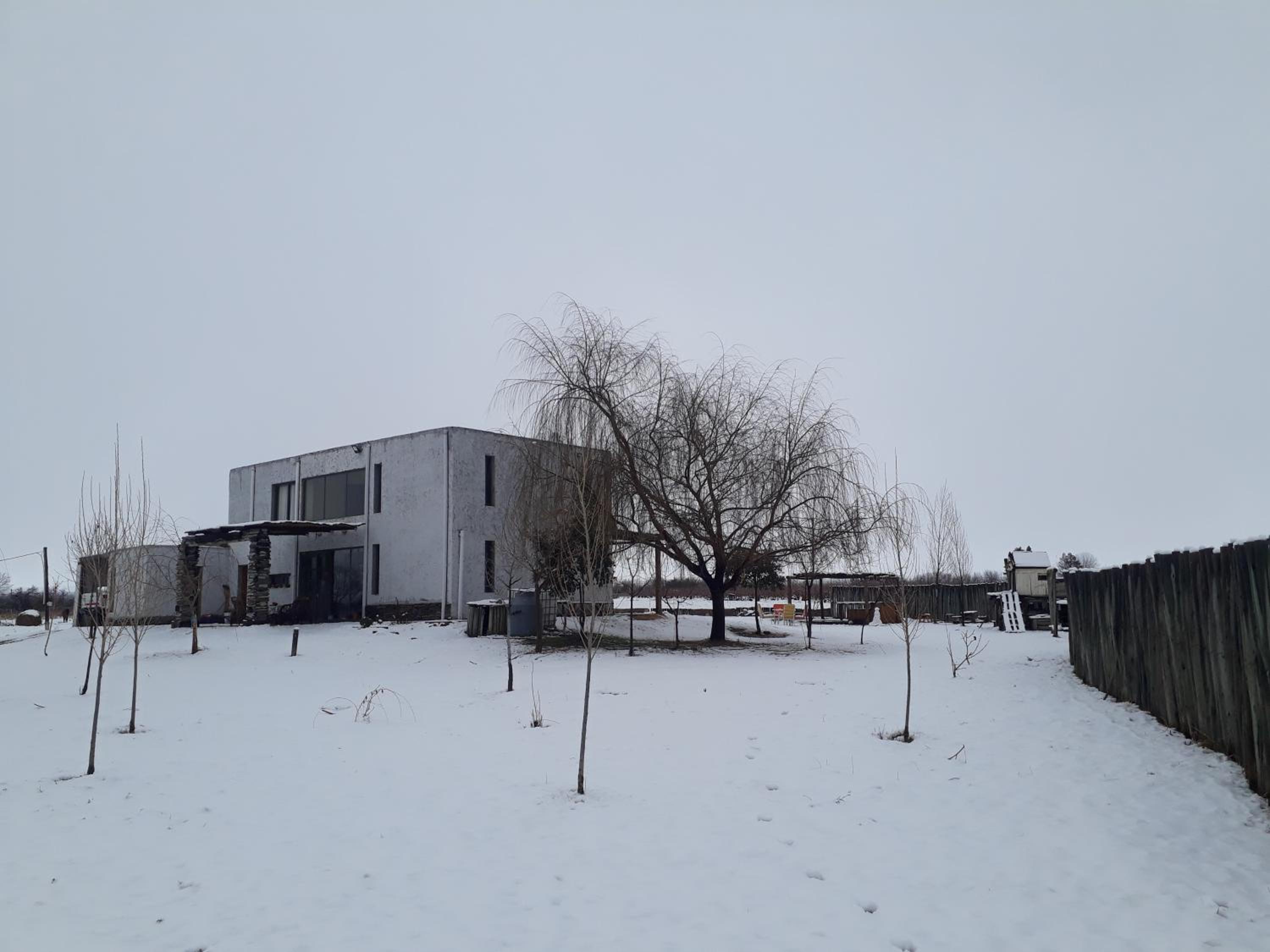 Three-Bedroom House photo 2