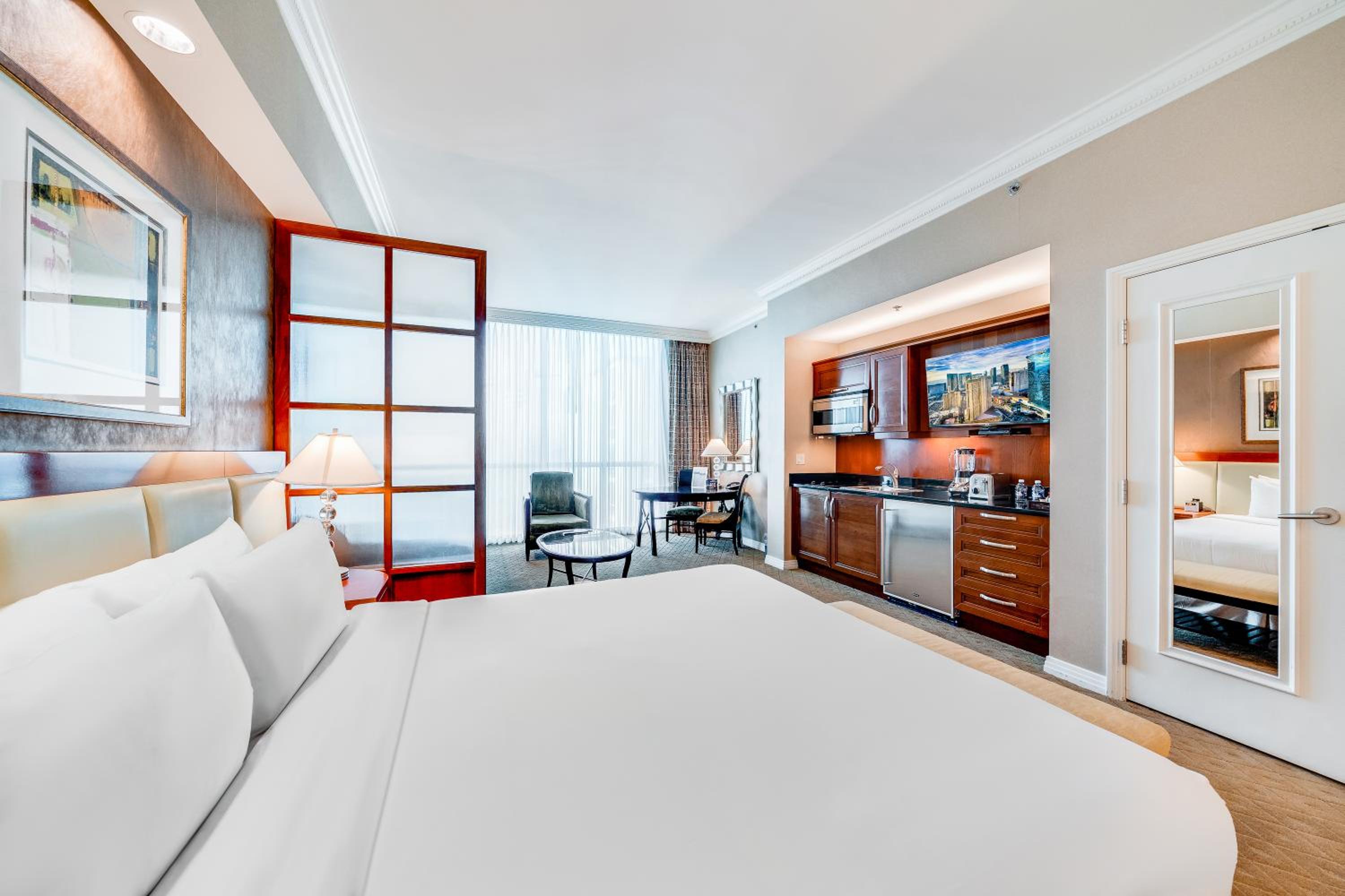 Elite Deluxe Studio with Jetted Tub - Photo 21