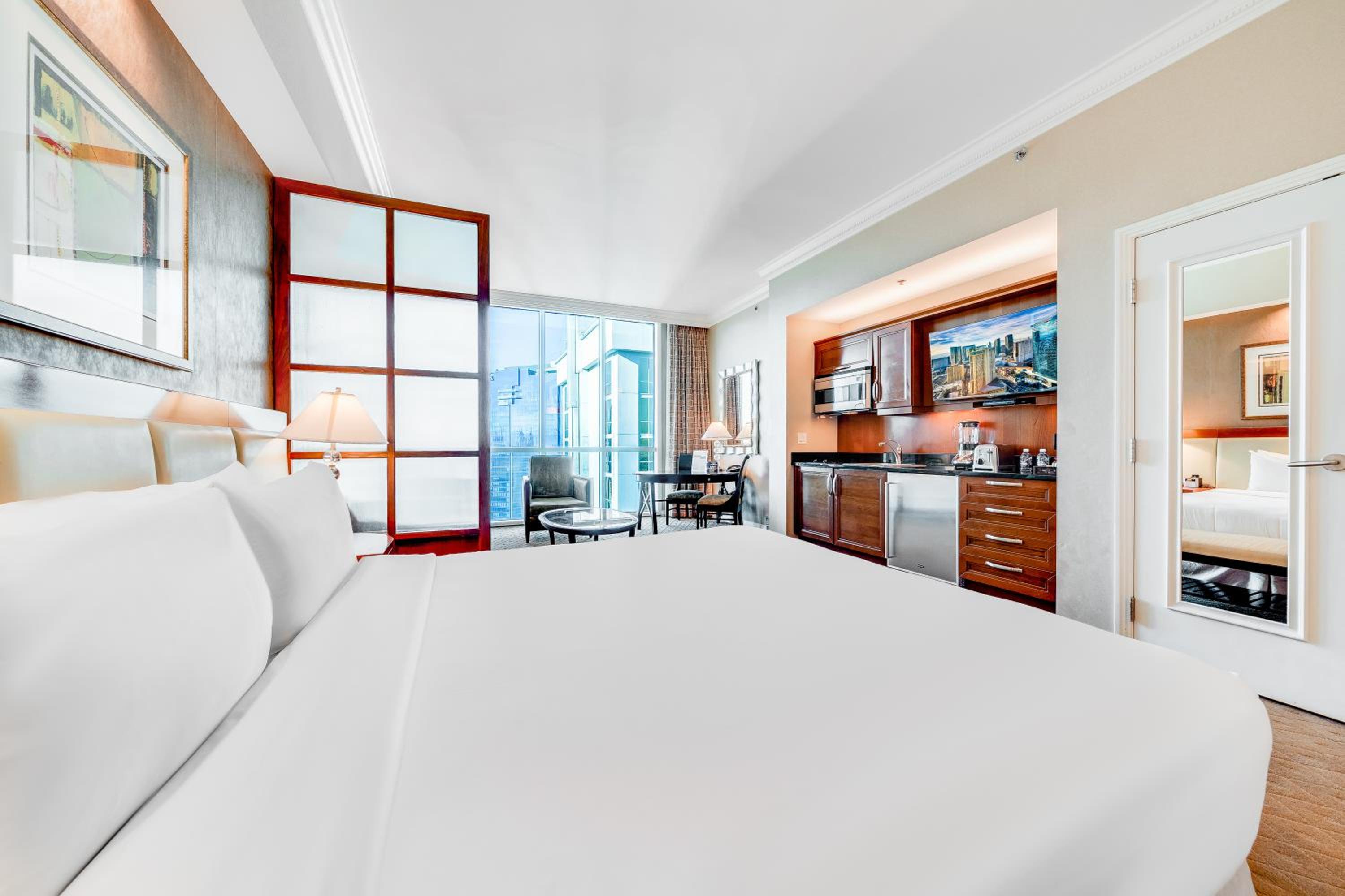 Elite Deluxe Studio with Jetted Tub - Photo 19