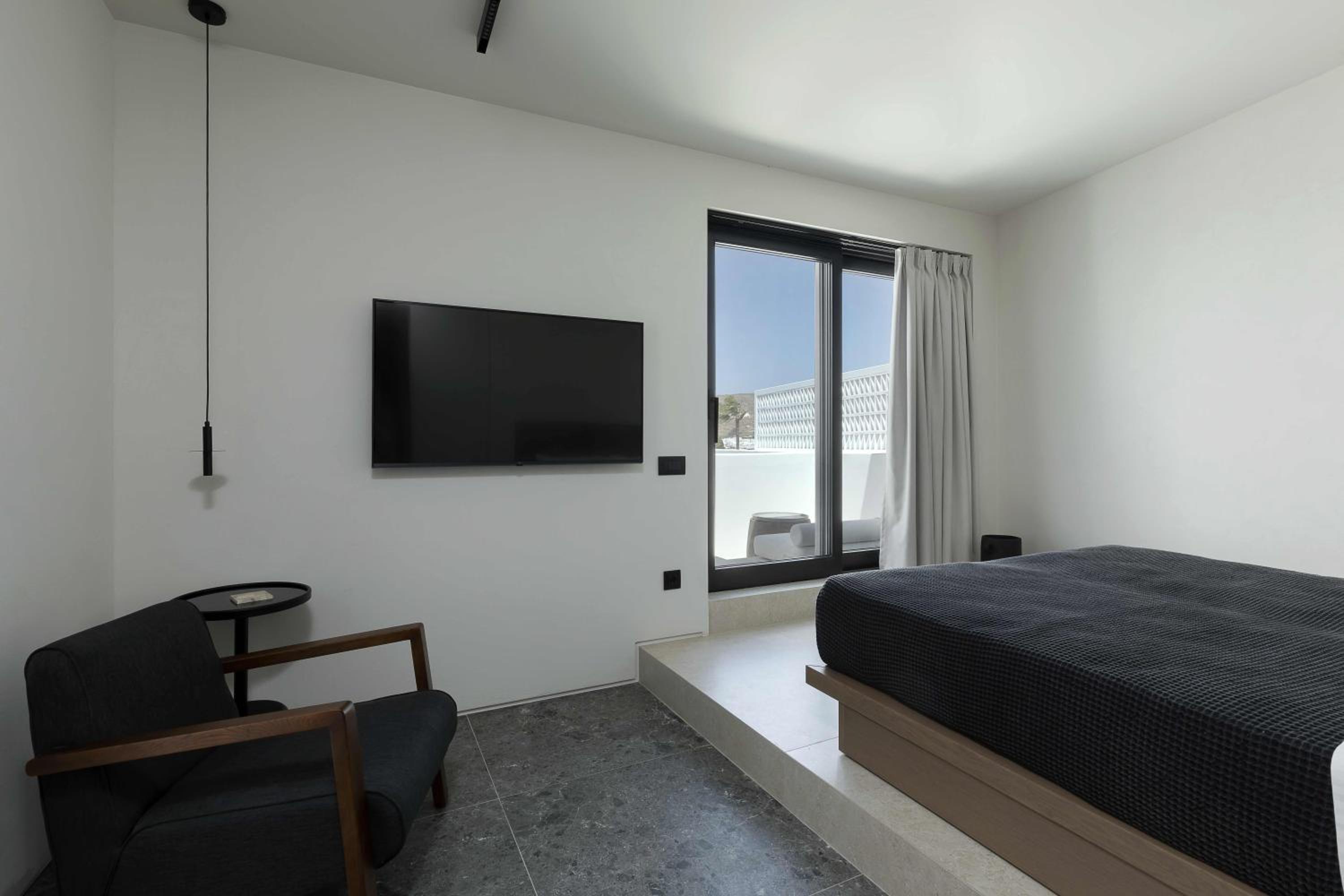 Lover's Suite with Sea View & Mini Pool - Photo 16