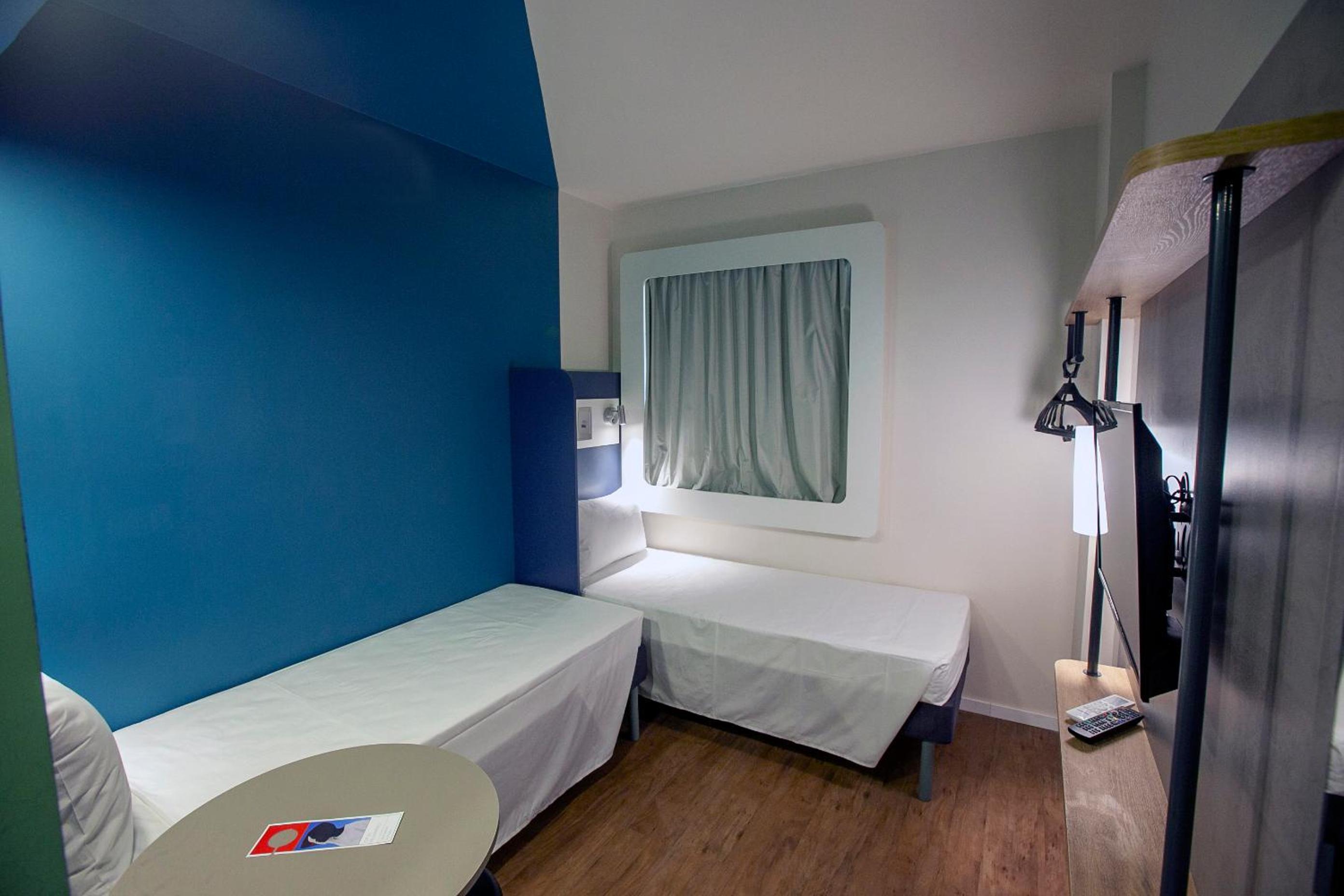 Standard Twin Room - Photo 2