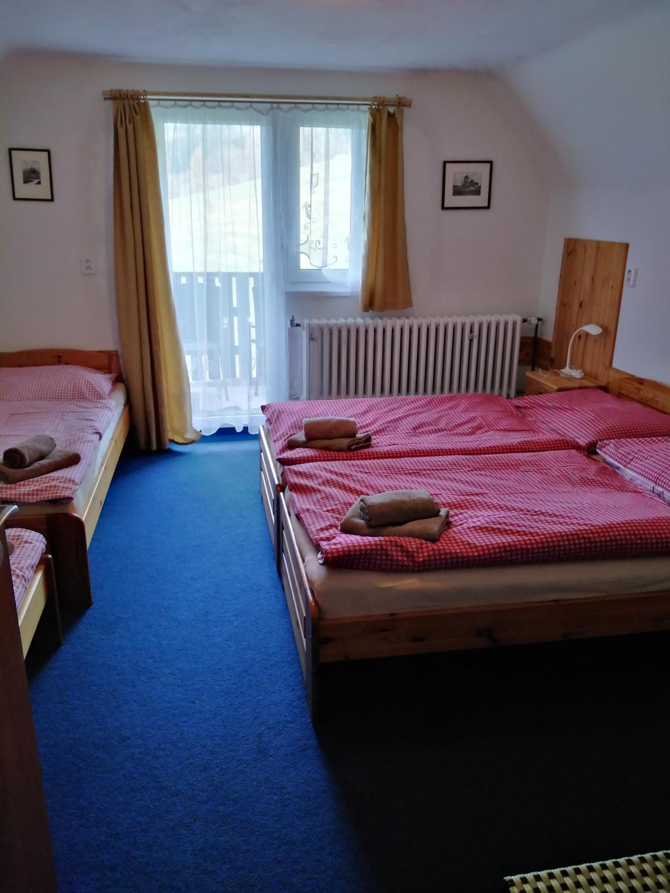 Quadruple Room with Walk-in Closet and Balcony photo 2