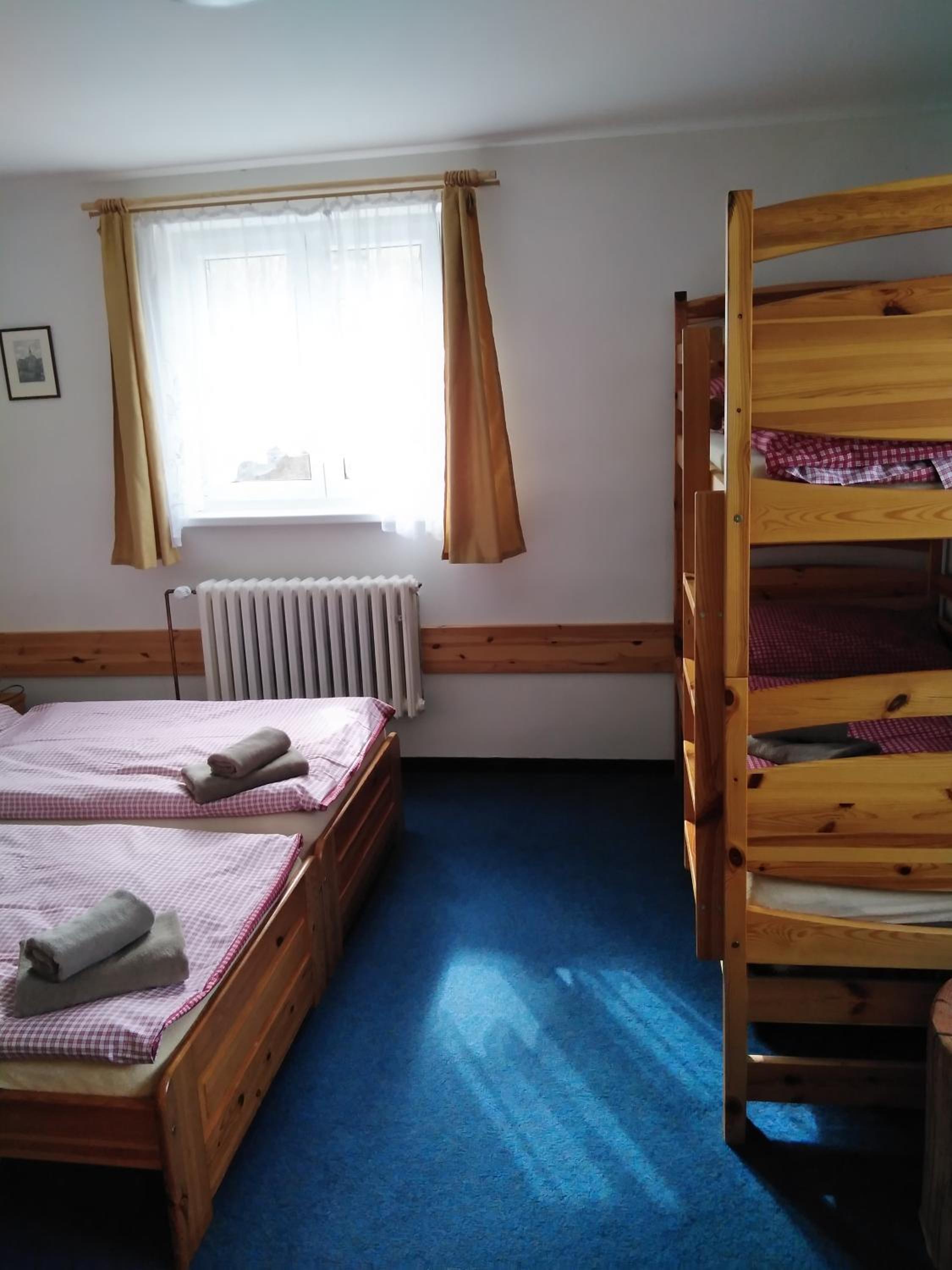 Quadruple Room with Private Bathroom photo 3