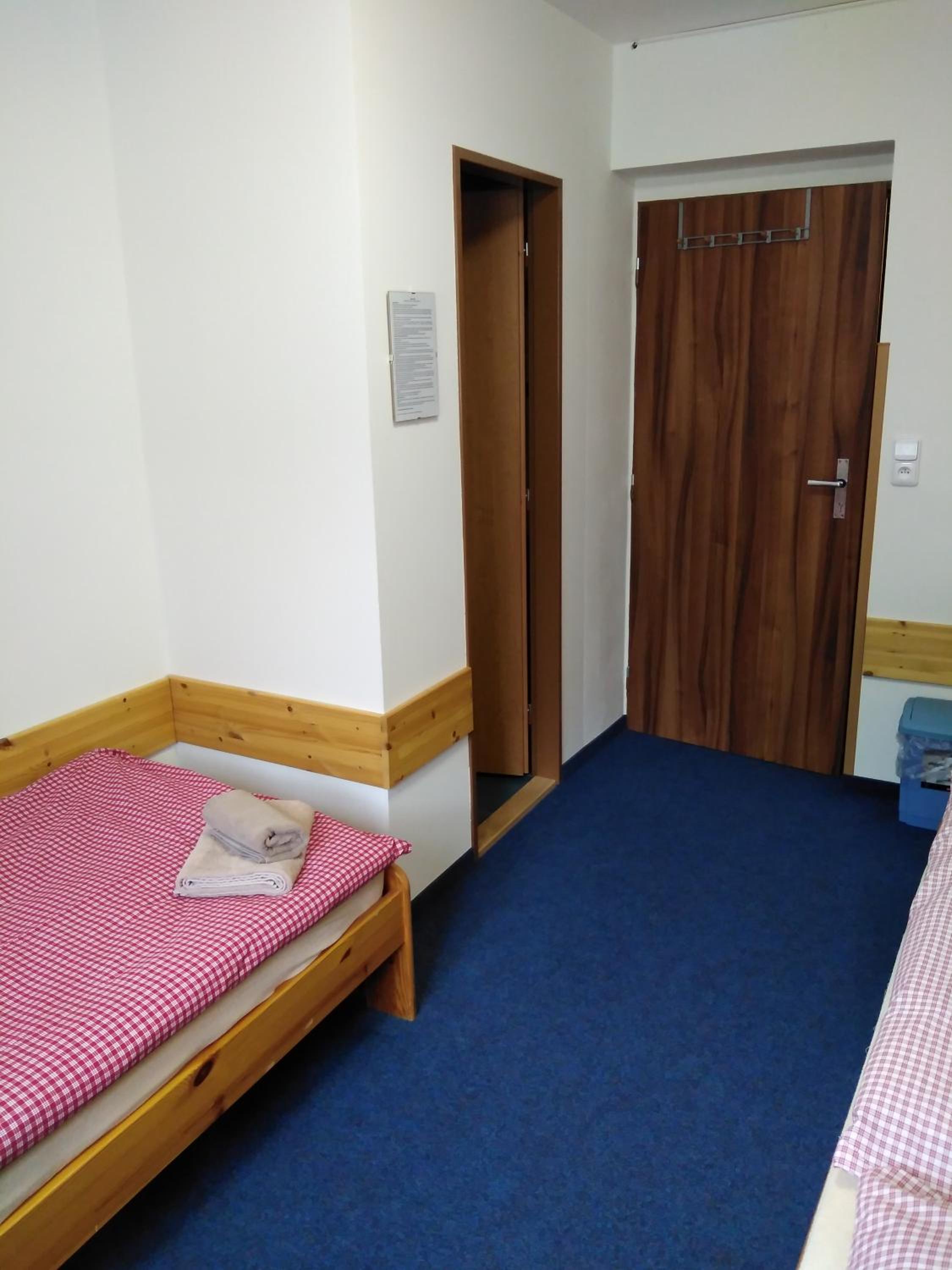 Twin Room with Private Bathroom photo 3
