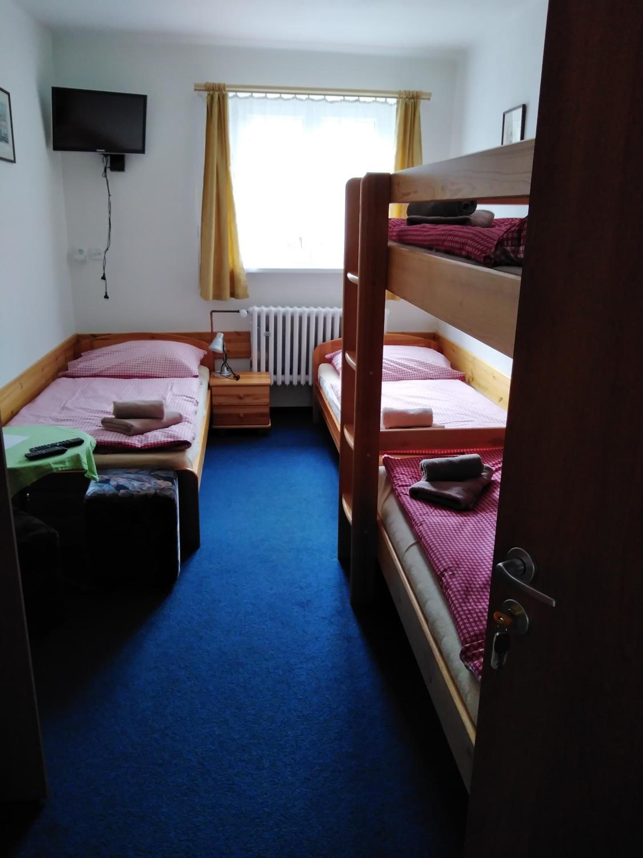 Quadruple Room with Private Bathroom photo 2