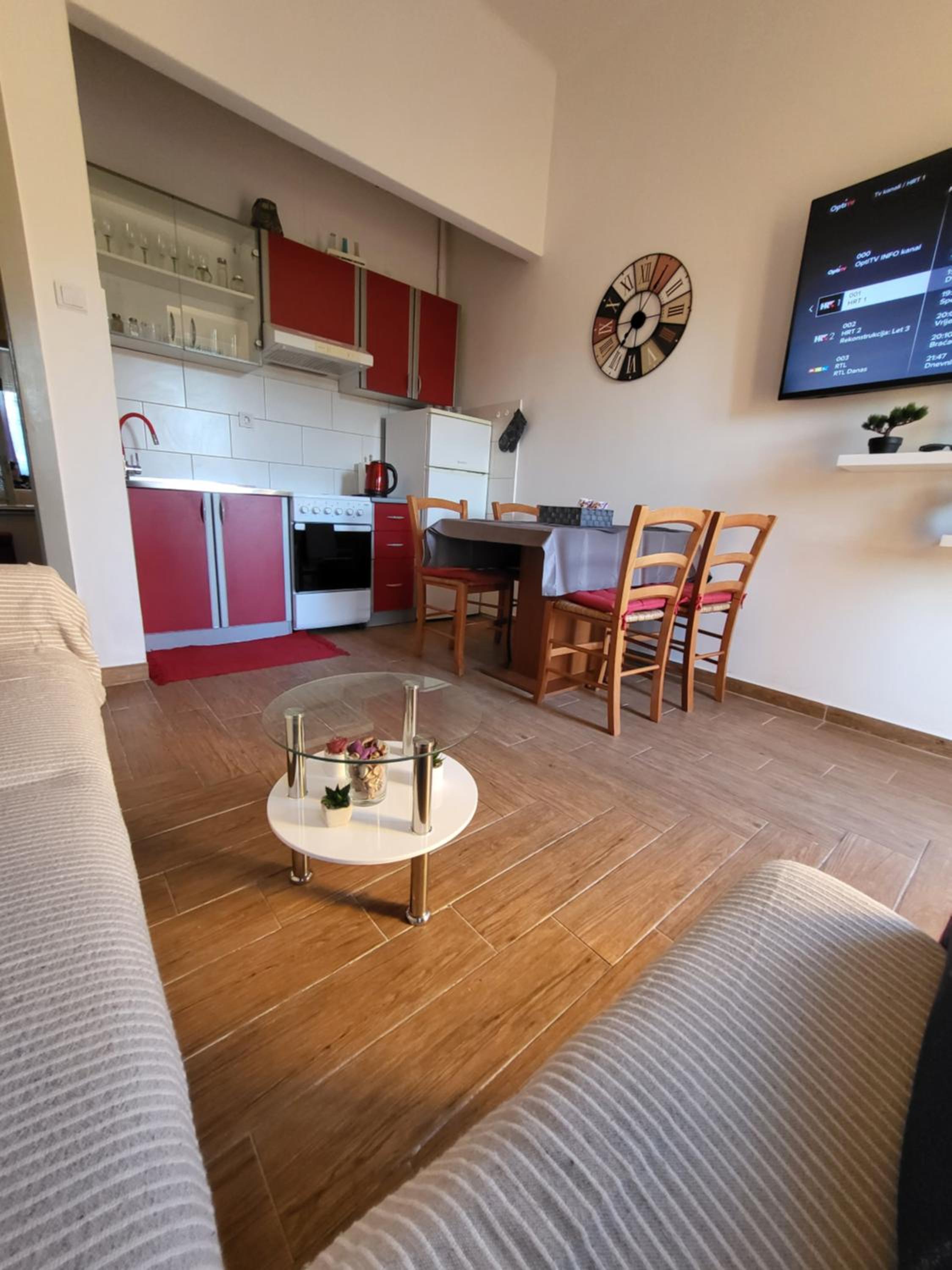One-Bedroom Apartment - Photo 27