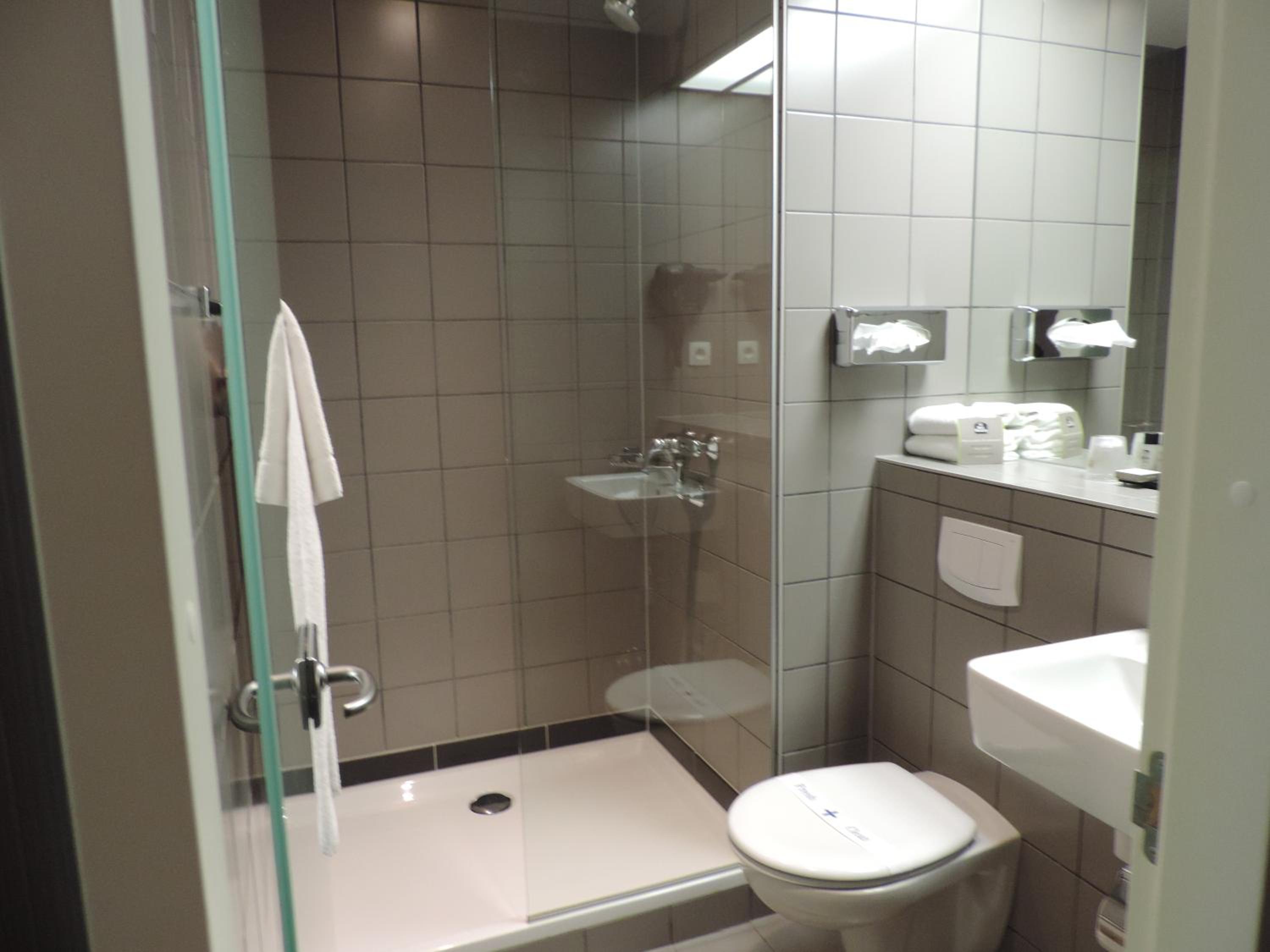 Standard Twin Room - Photo 3