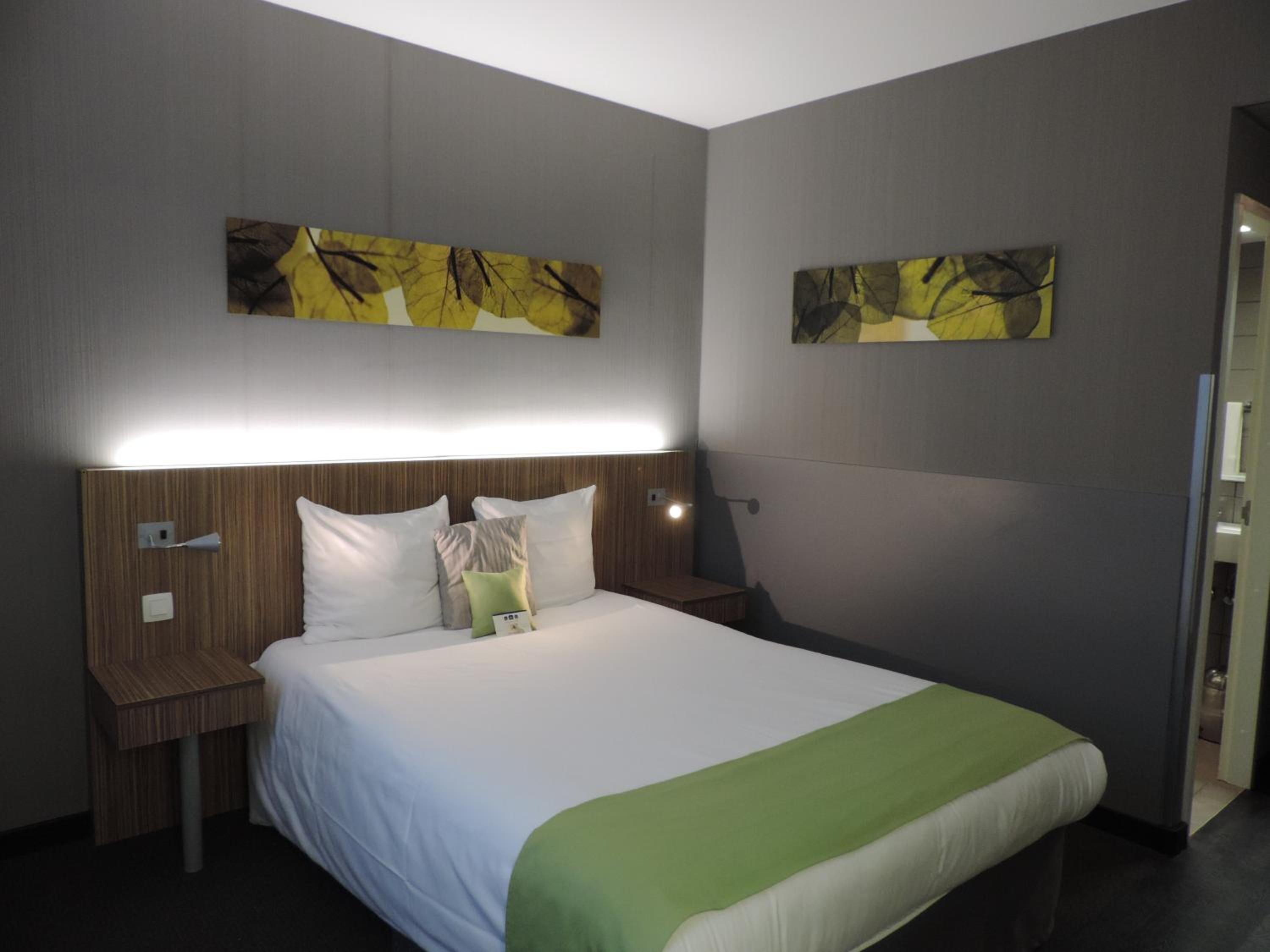 Standard Double Room - Photo 7