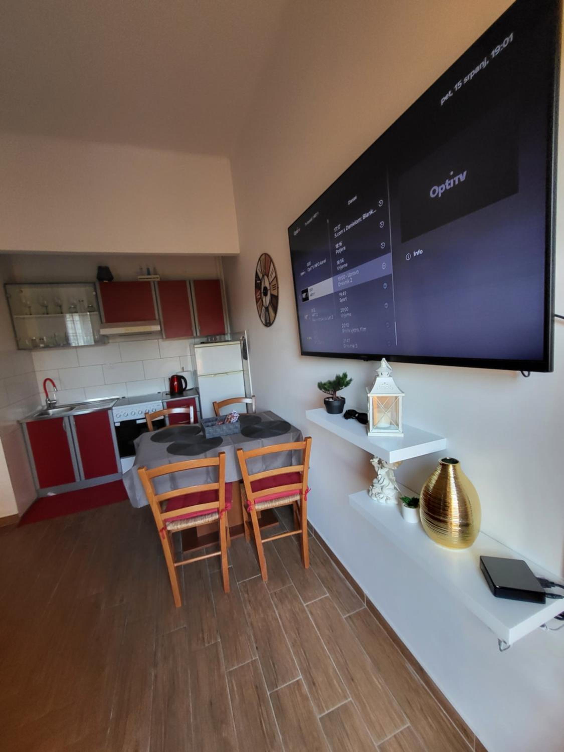 One-Bedroom Apartment - Photo 28