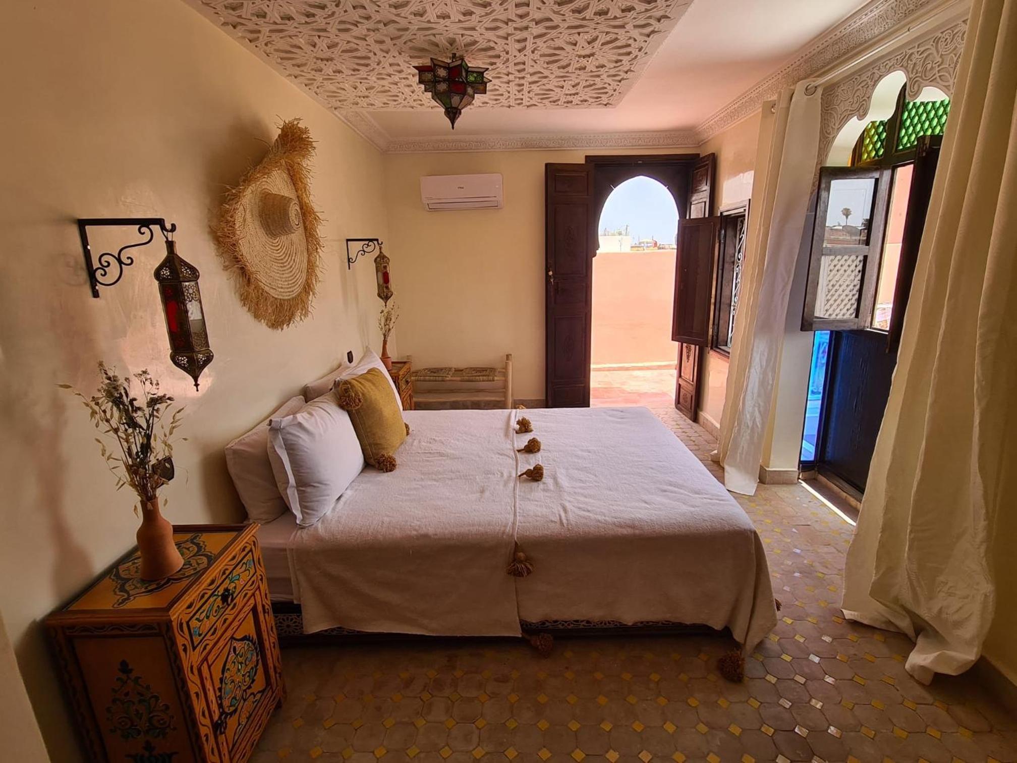 Deluxe Double Room - Photo 8