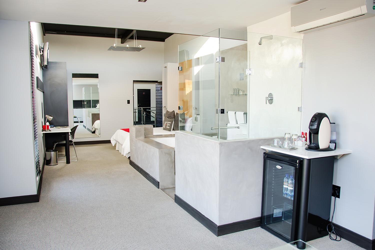 Executive Suite - Photo 4