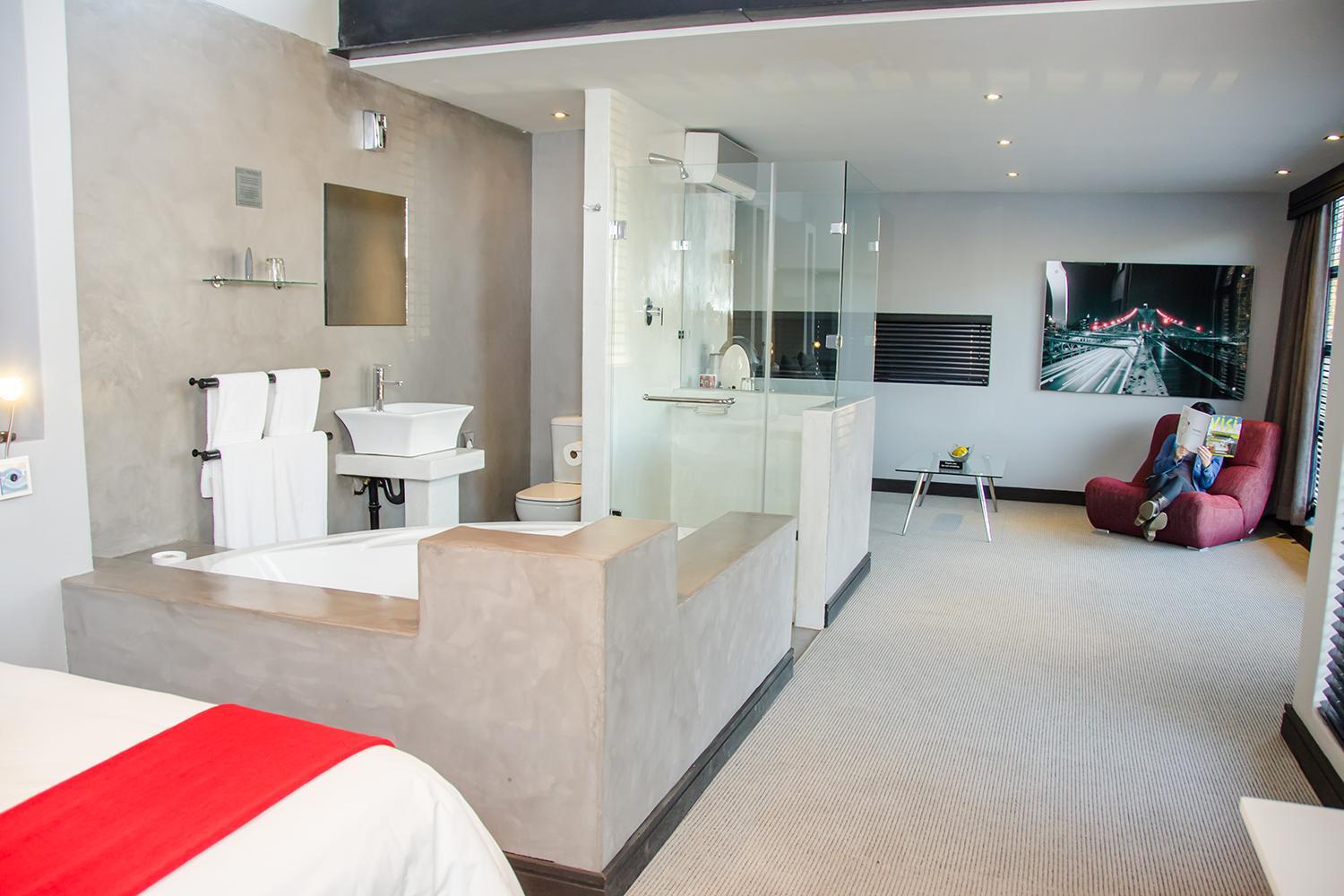 Executive Suite - Photo 3