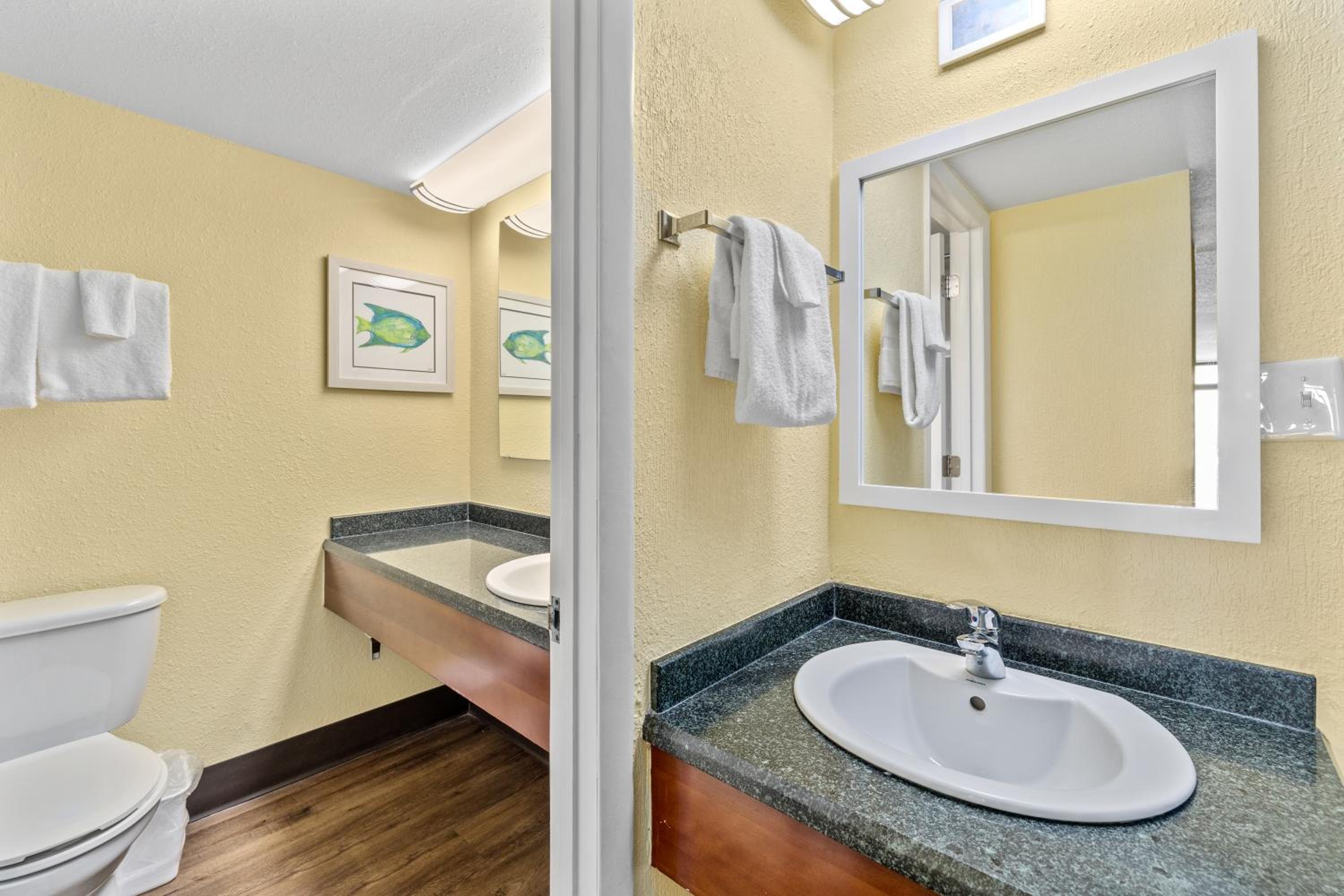 Deluxe Room with Two Queen Beds - Oceanfront - Photo 6