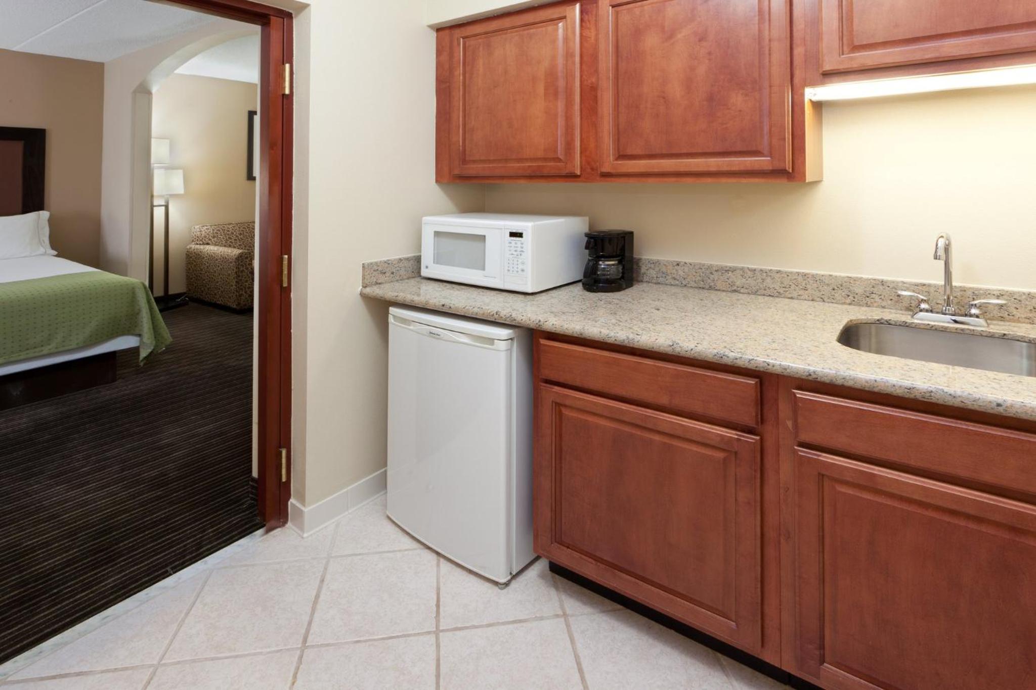 Suite with Two Queen Beds - Photo 2