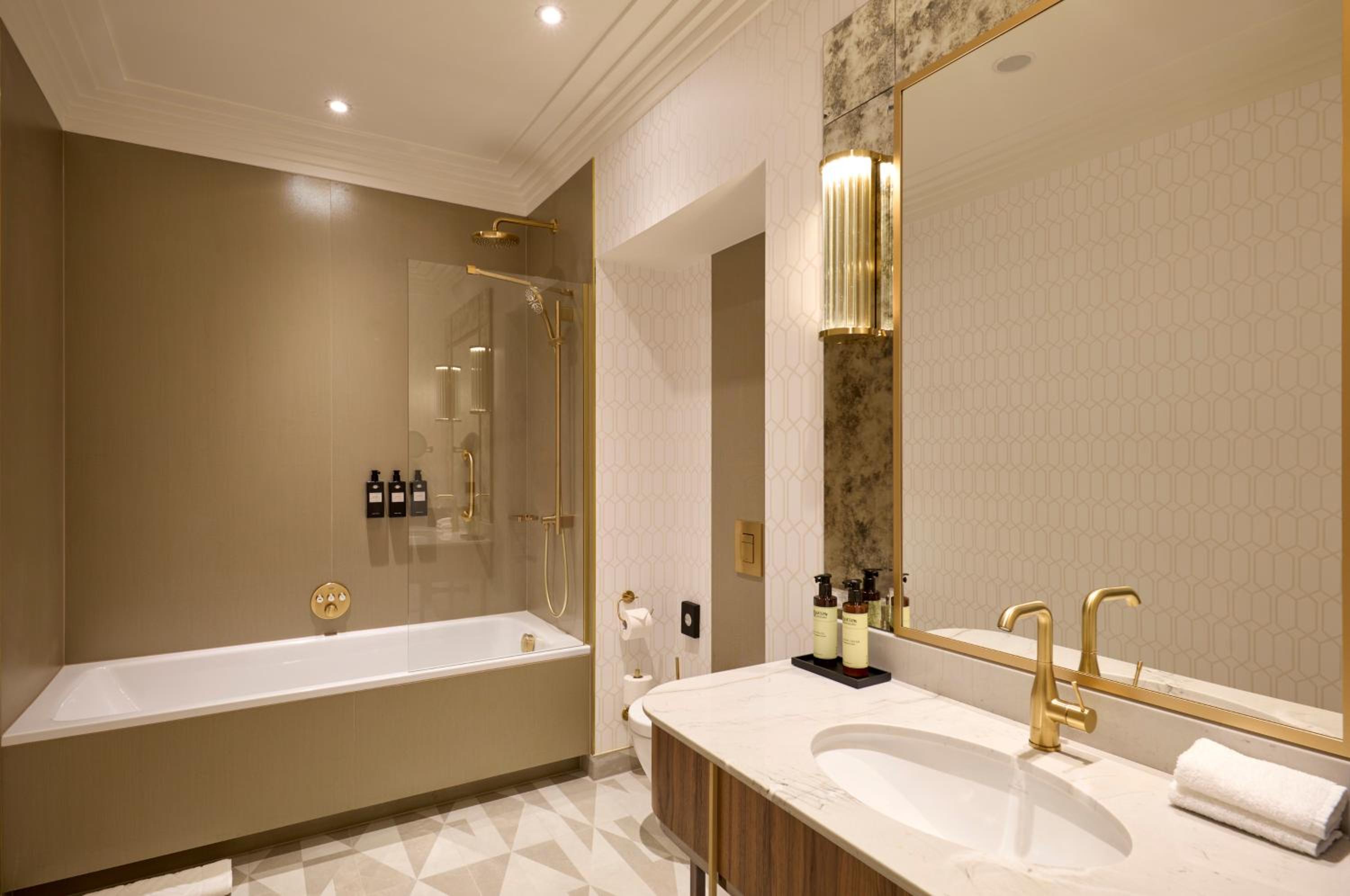 Double Room with Two Double Beds - Courtyard - Photo 5