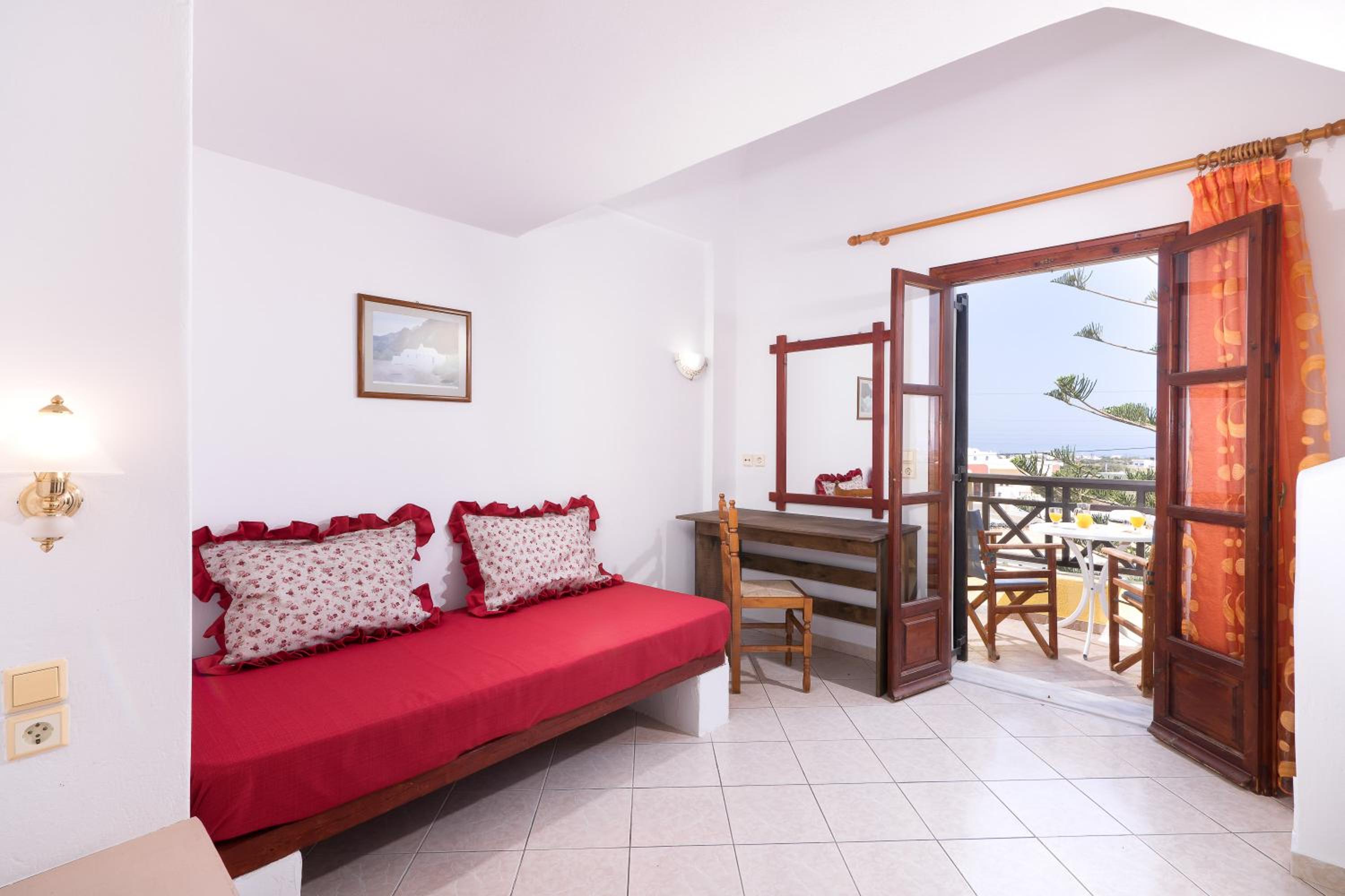 Apartment - Split Level with Partial Sea View - Photo 3