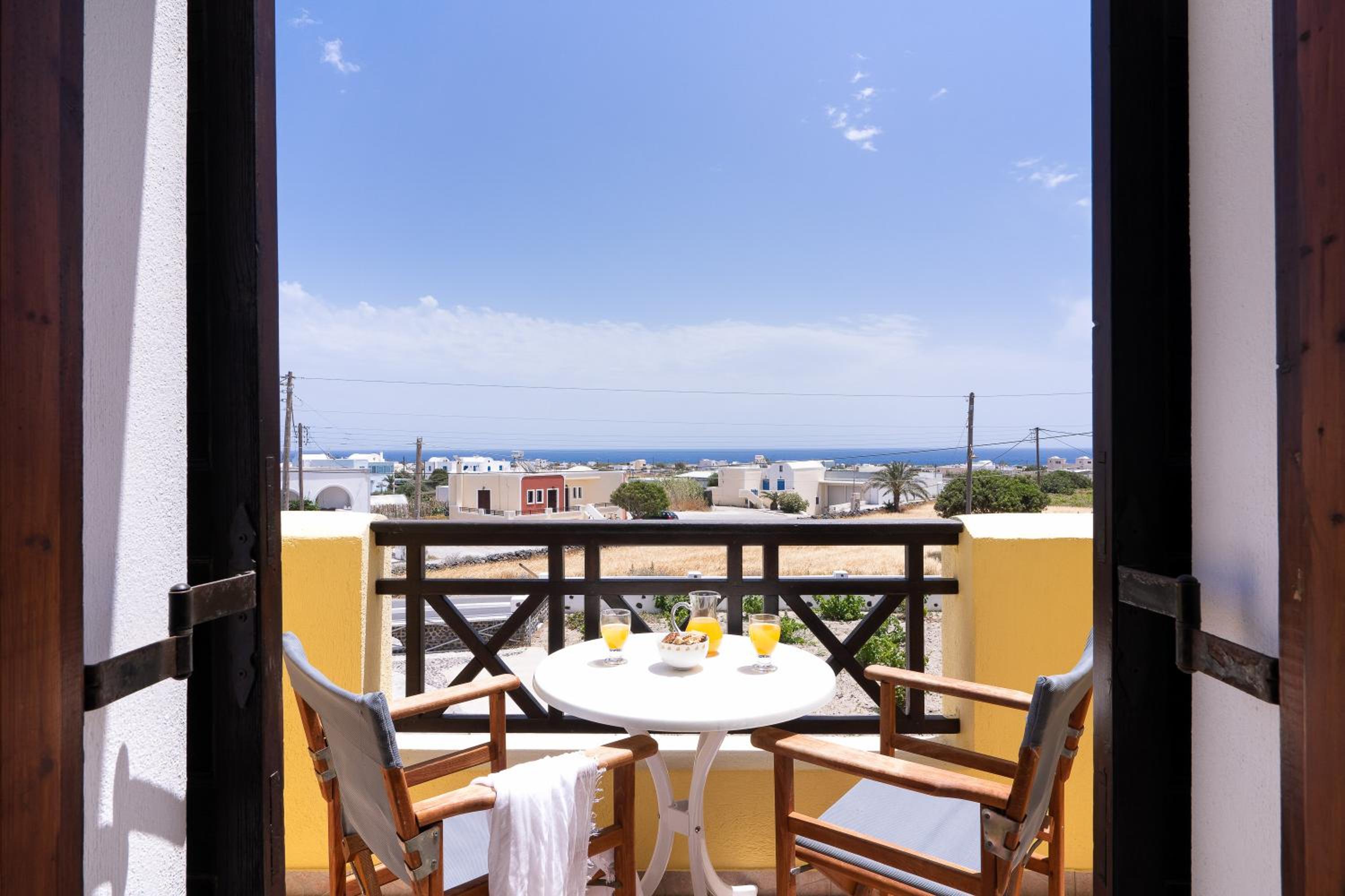 Apartment - Split Level with Partial Sea View - Photo 2