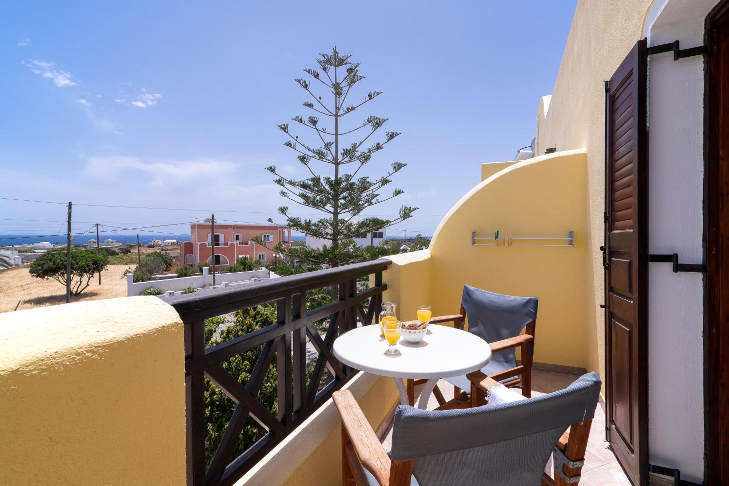 Apartment - Split Level with Partial Sea View - Photo 8