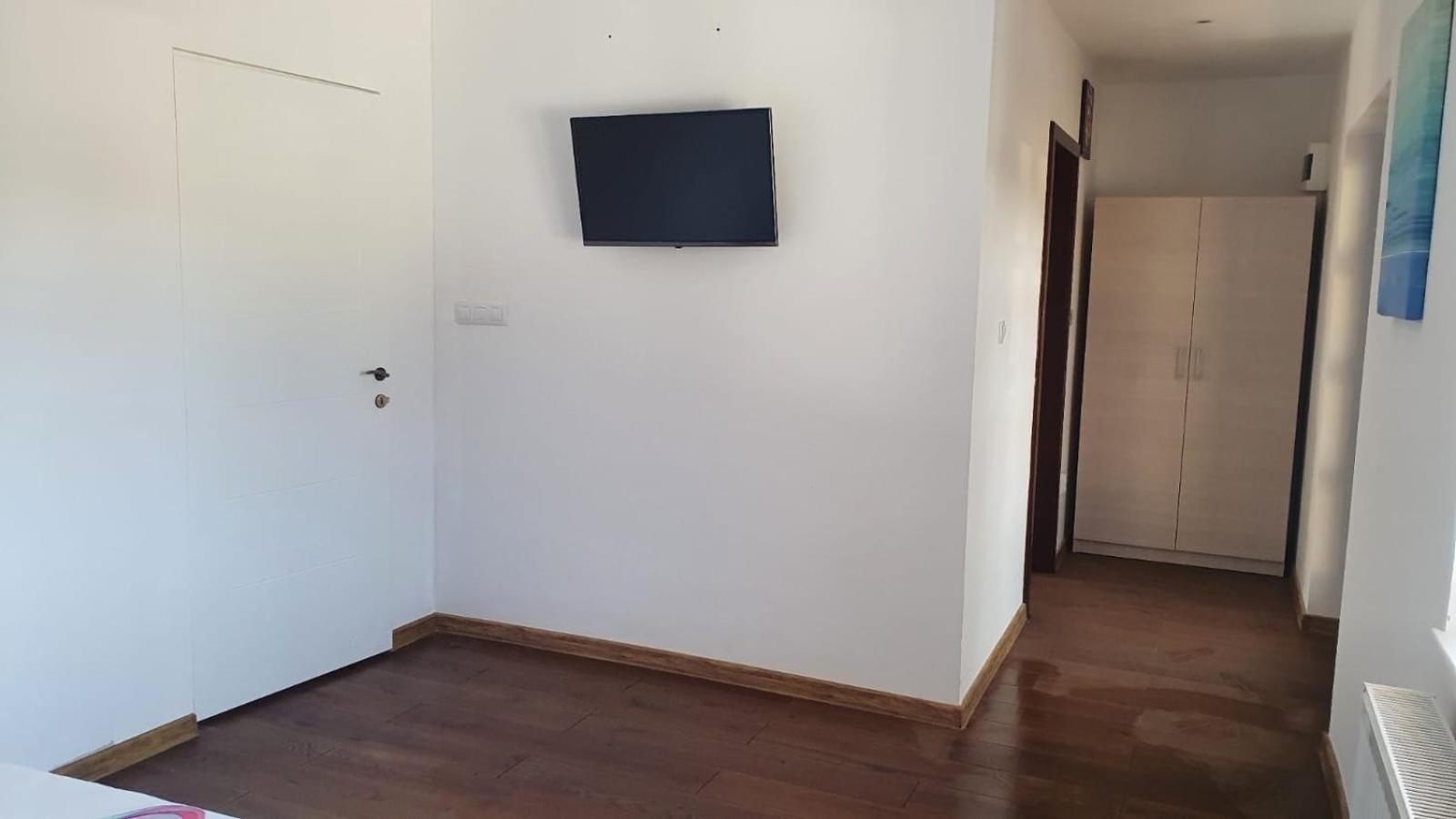 Double Room with Private Bathroom - Photo 1