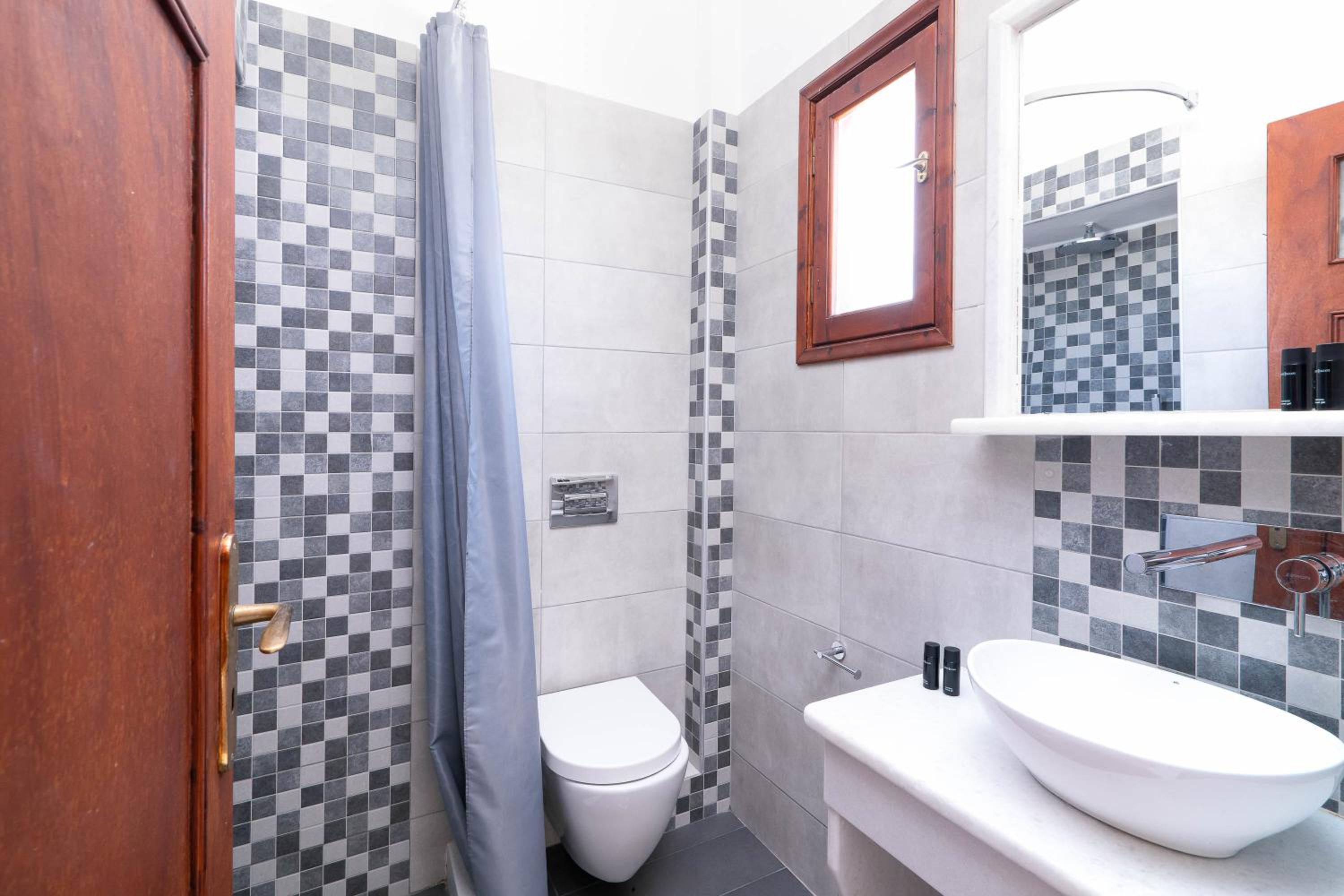 Superior Studio with Partial Sea View (2 adults) - Photo 13