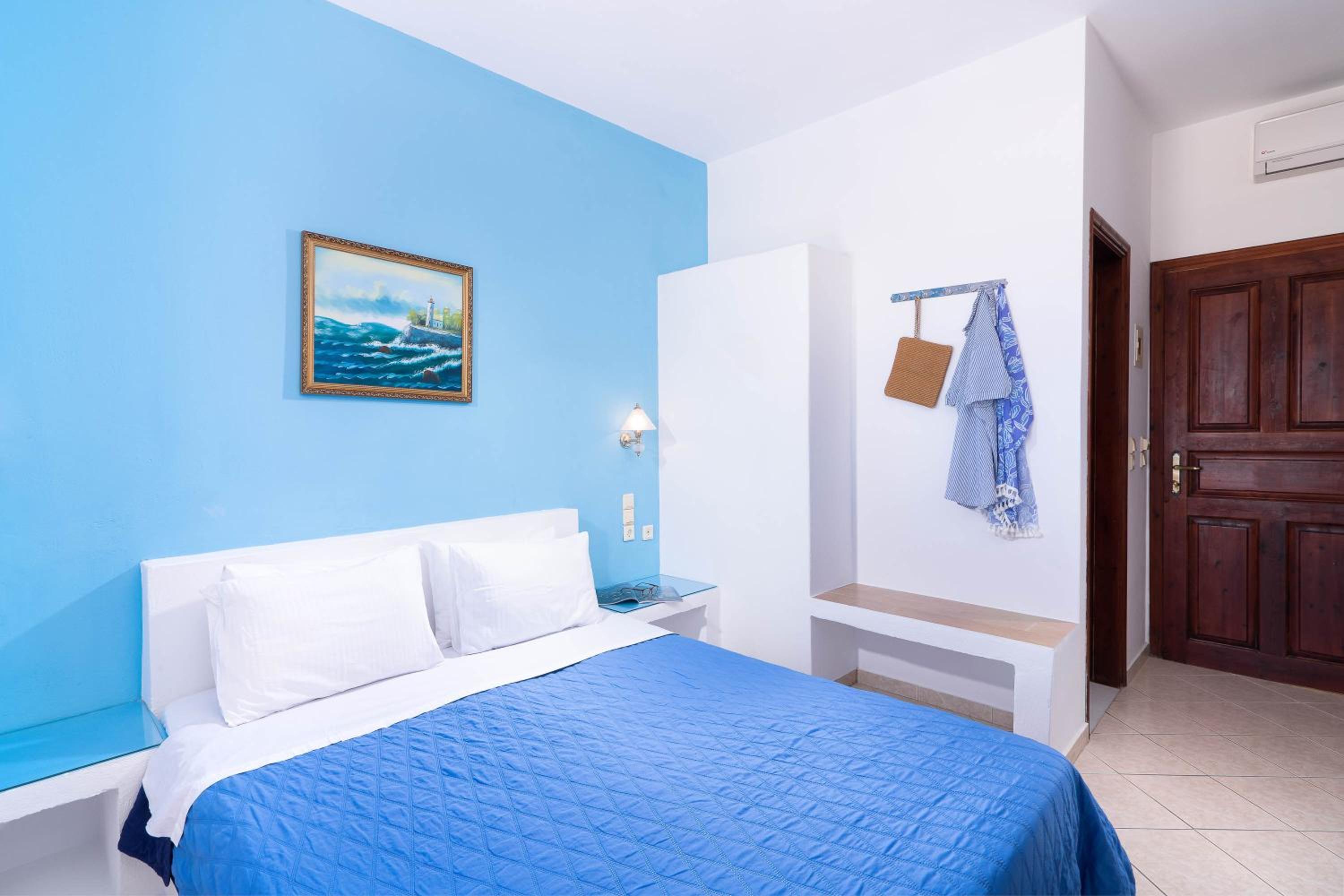 Superior Studio with Partial Sea View (2 adults) - Photo 6