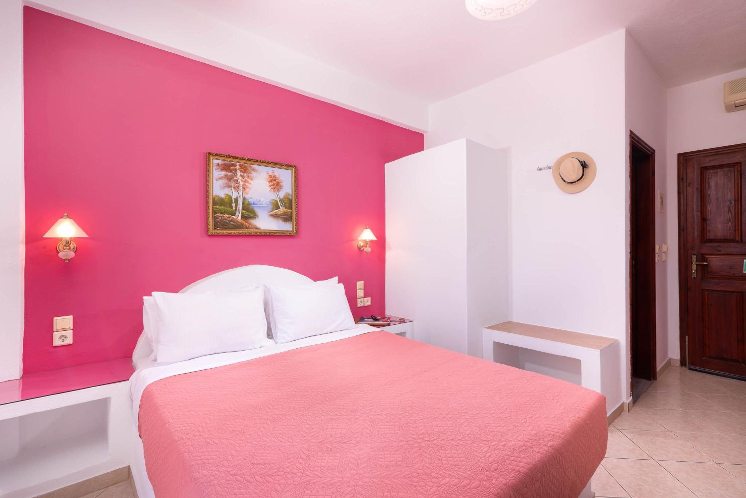 Superior Studio with Partial Sea View (2 adults) - Photo 17