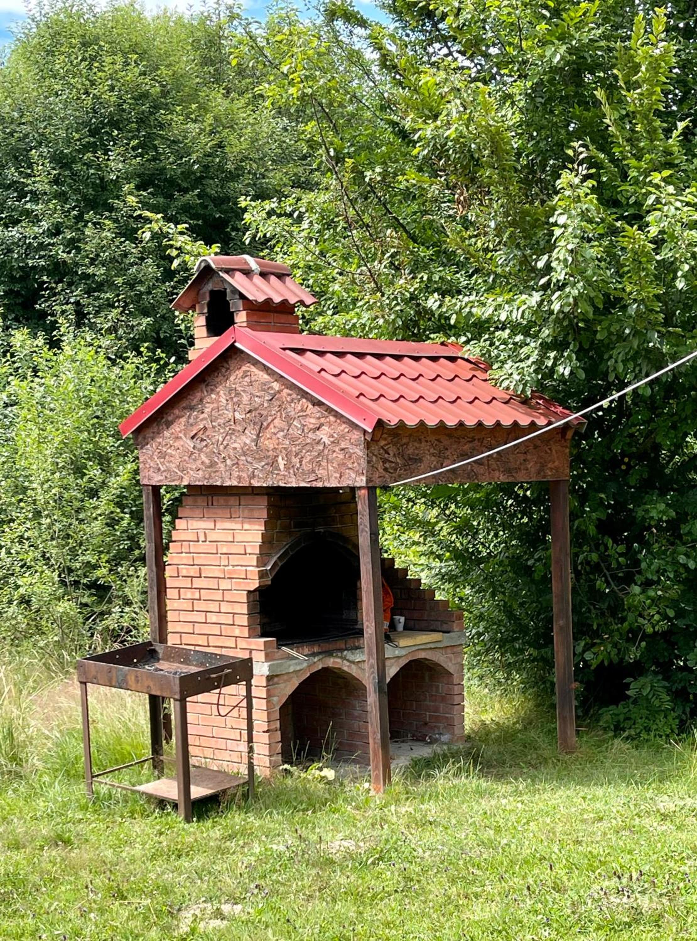 Eight-Bedroom House photo 2