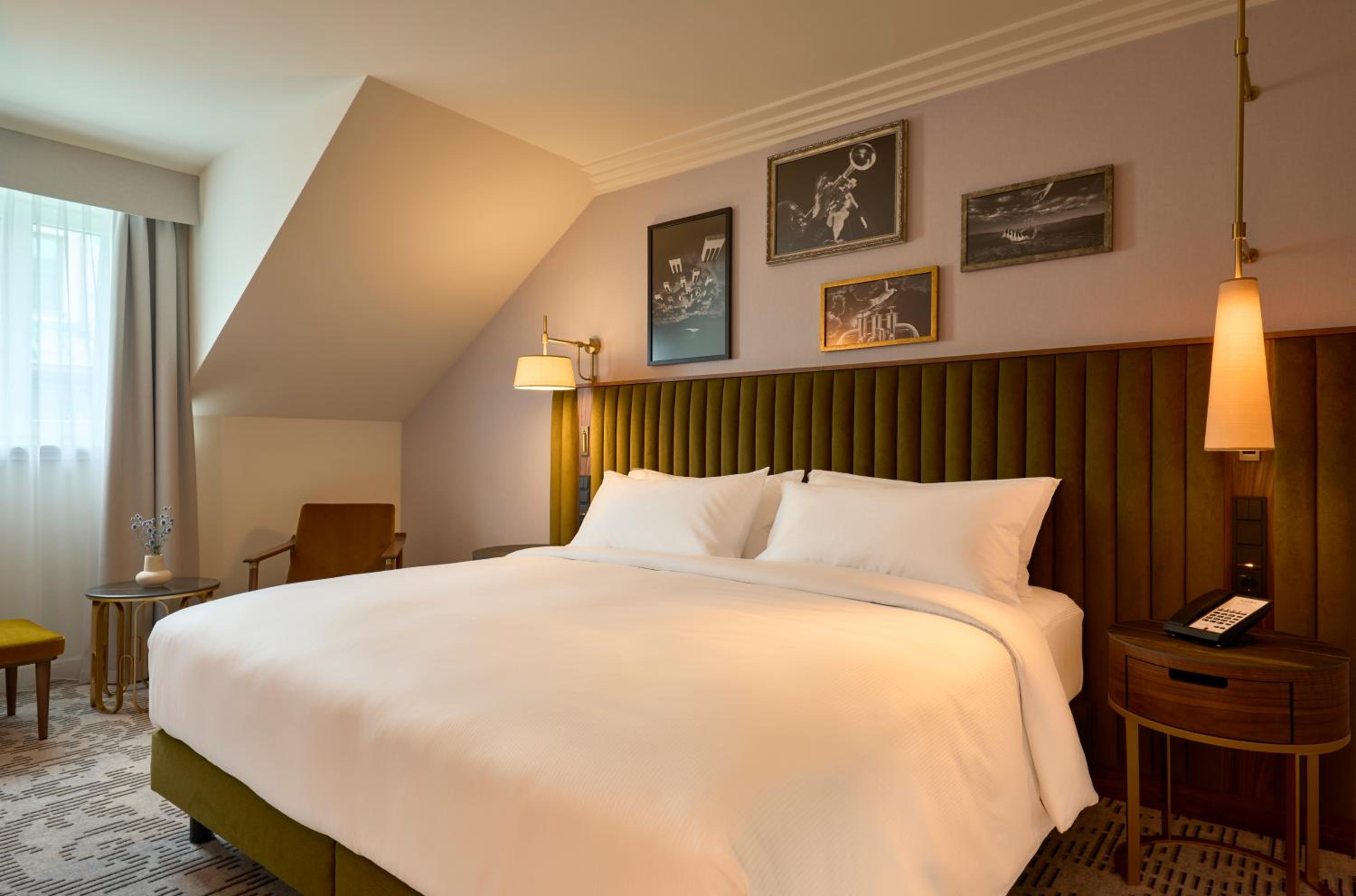 One-Bedroom King Suite - Photo 4