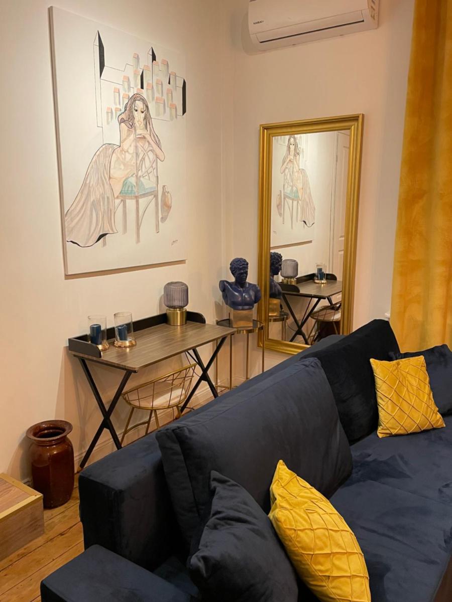 One-Bedroom Apartment - Photo 2