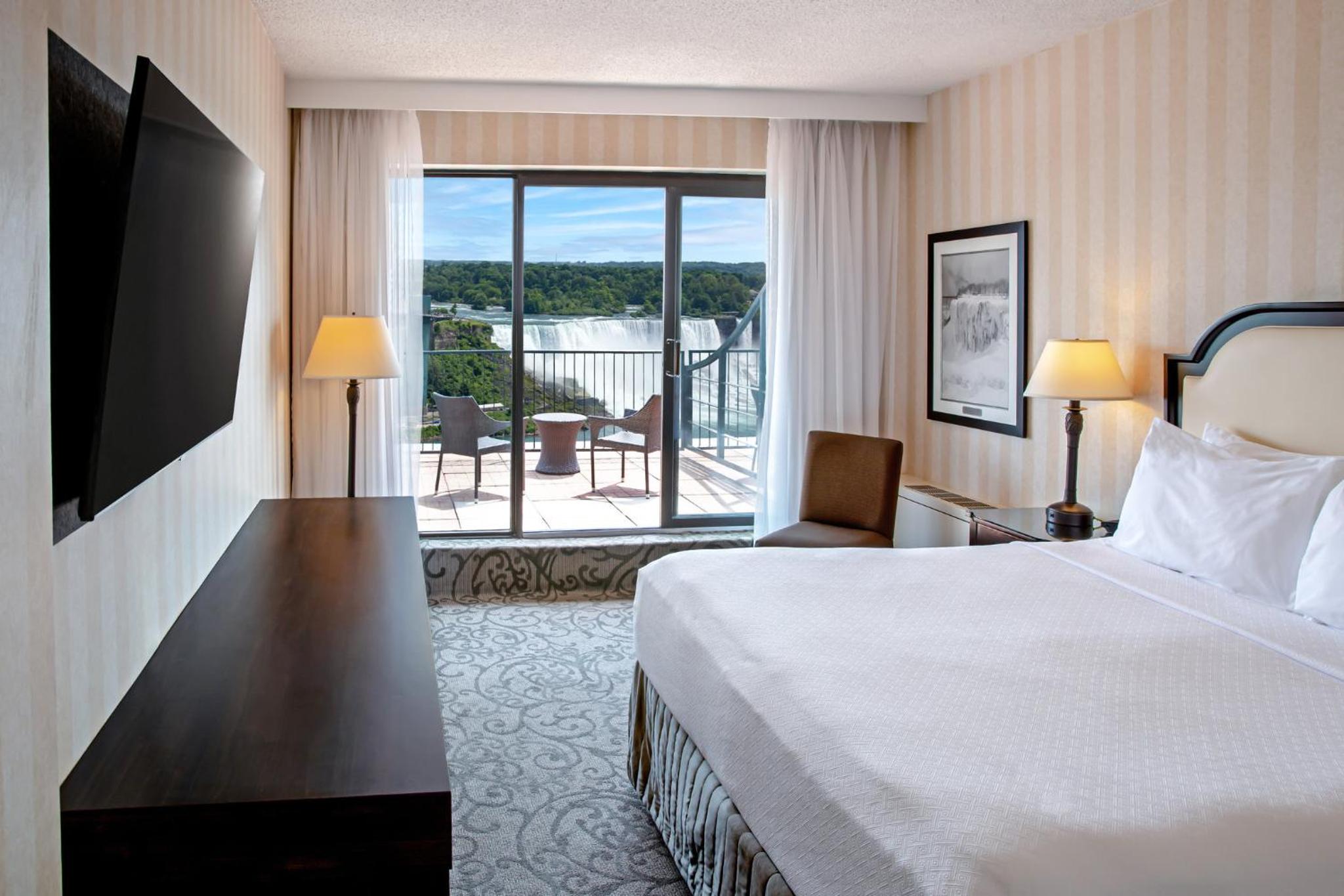 King Room With Balcony View - Non-Smoking