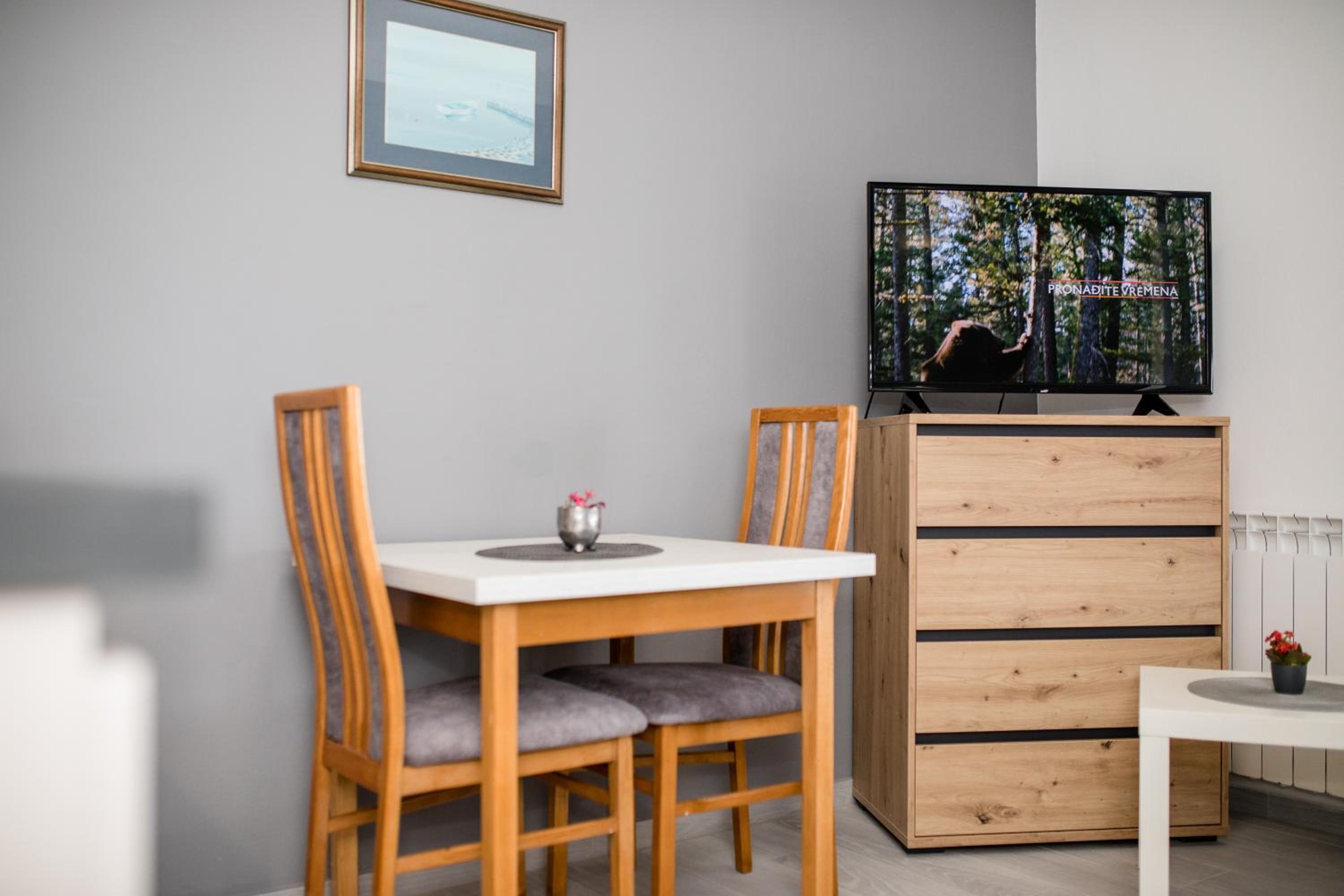 One-Bedroom Apartment - Photo 7