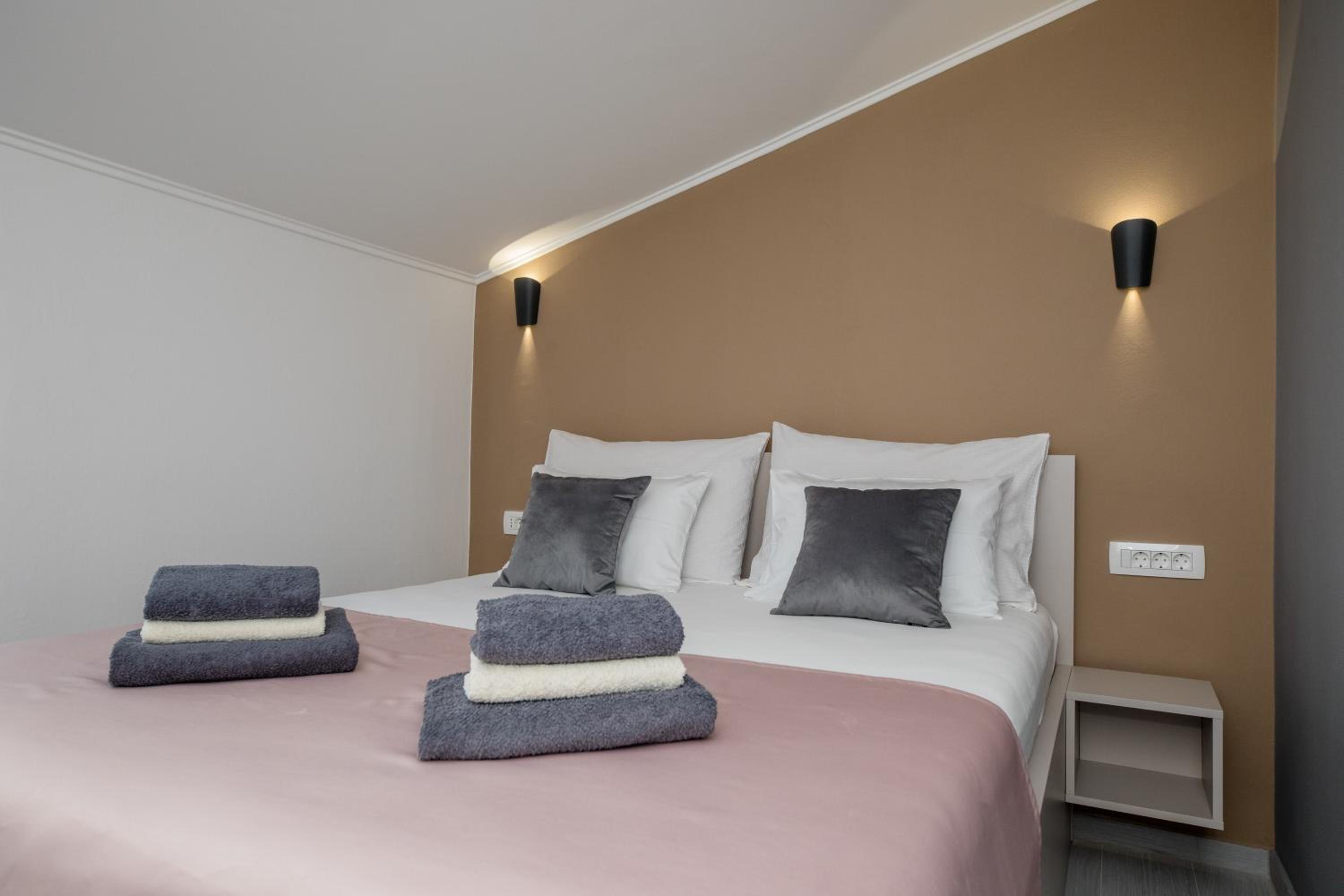 One-Bedroom Apartment - Photo 3