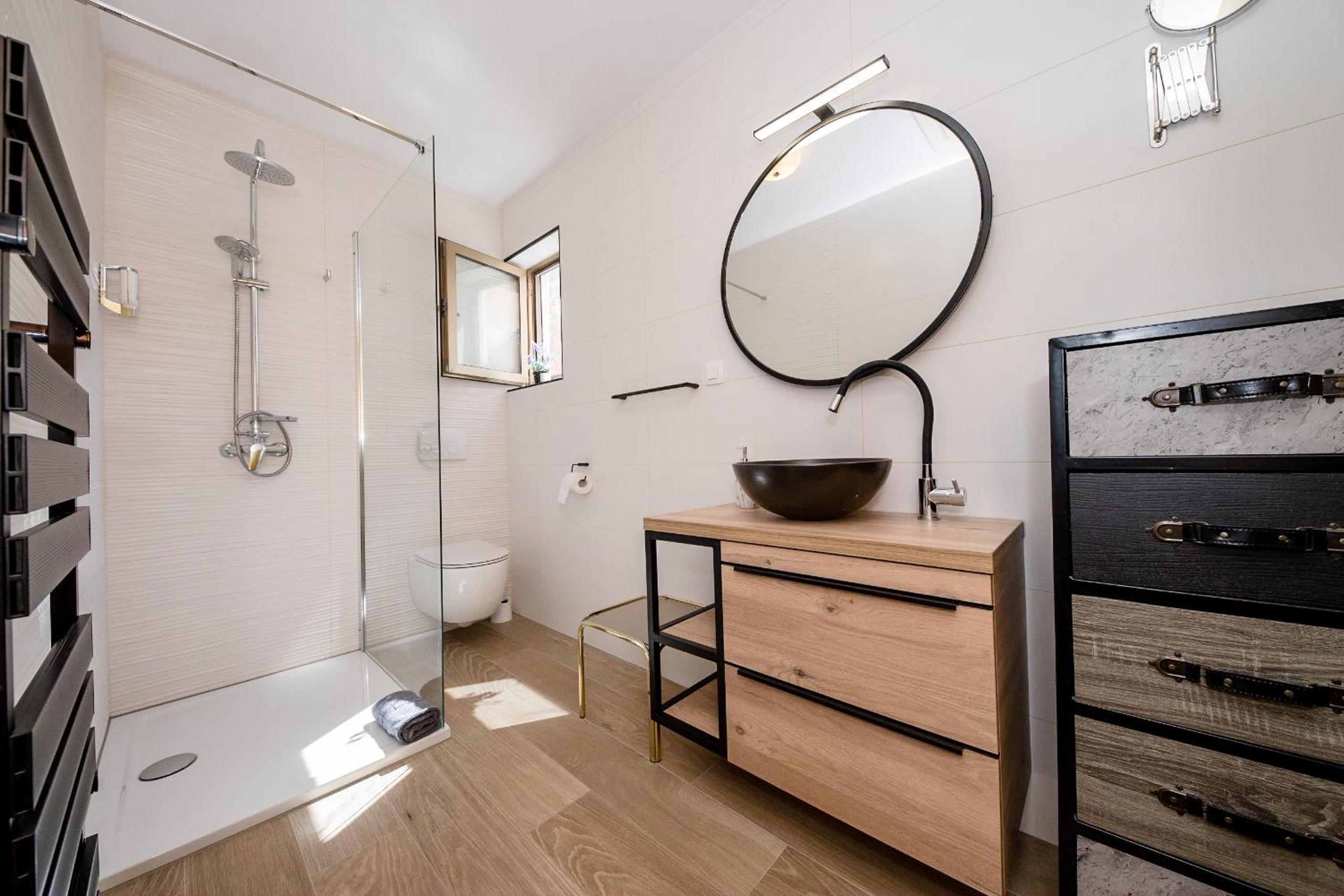 Studio Apartment - Photo 4