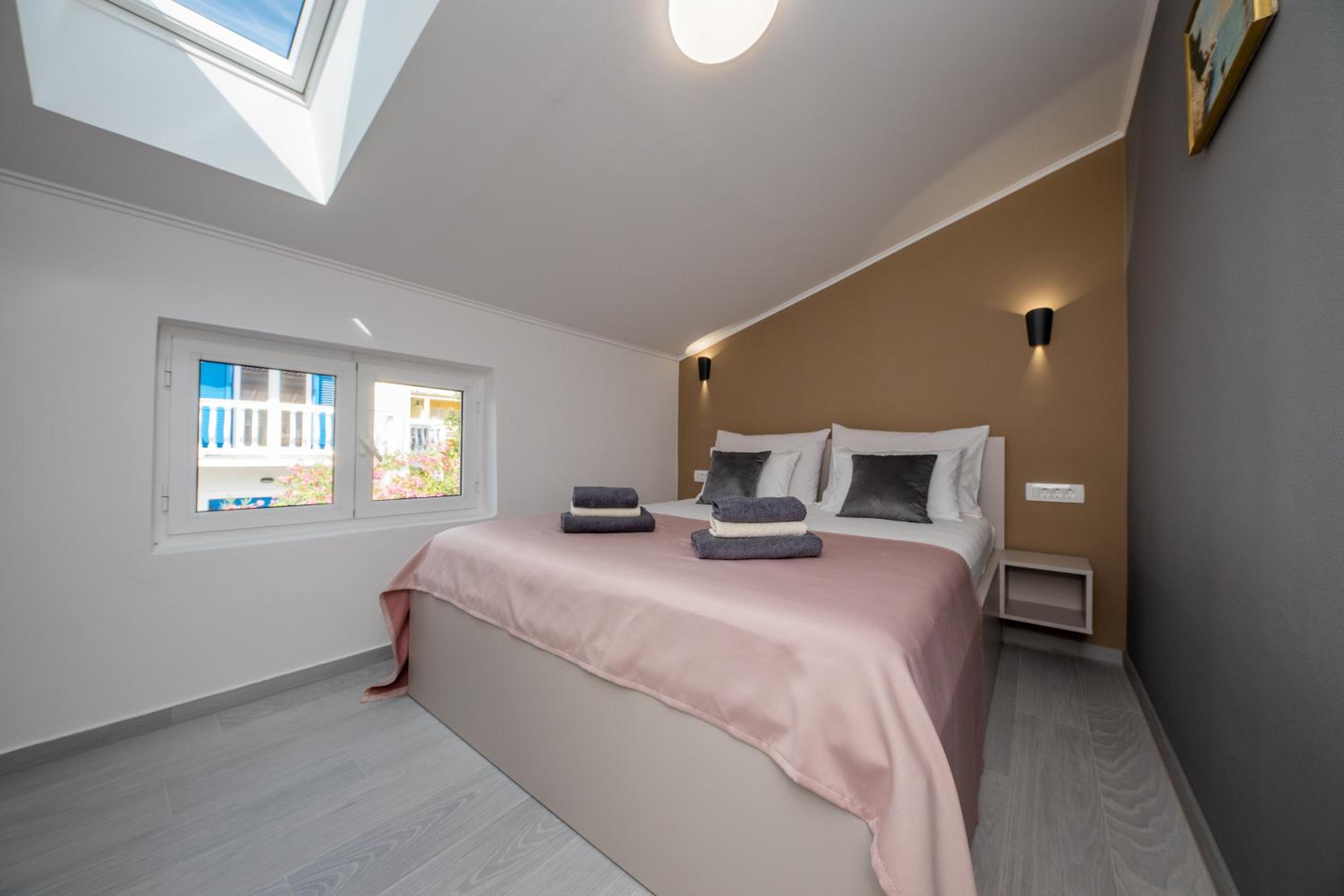One-Bedroom Apartment - Photo 1
