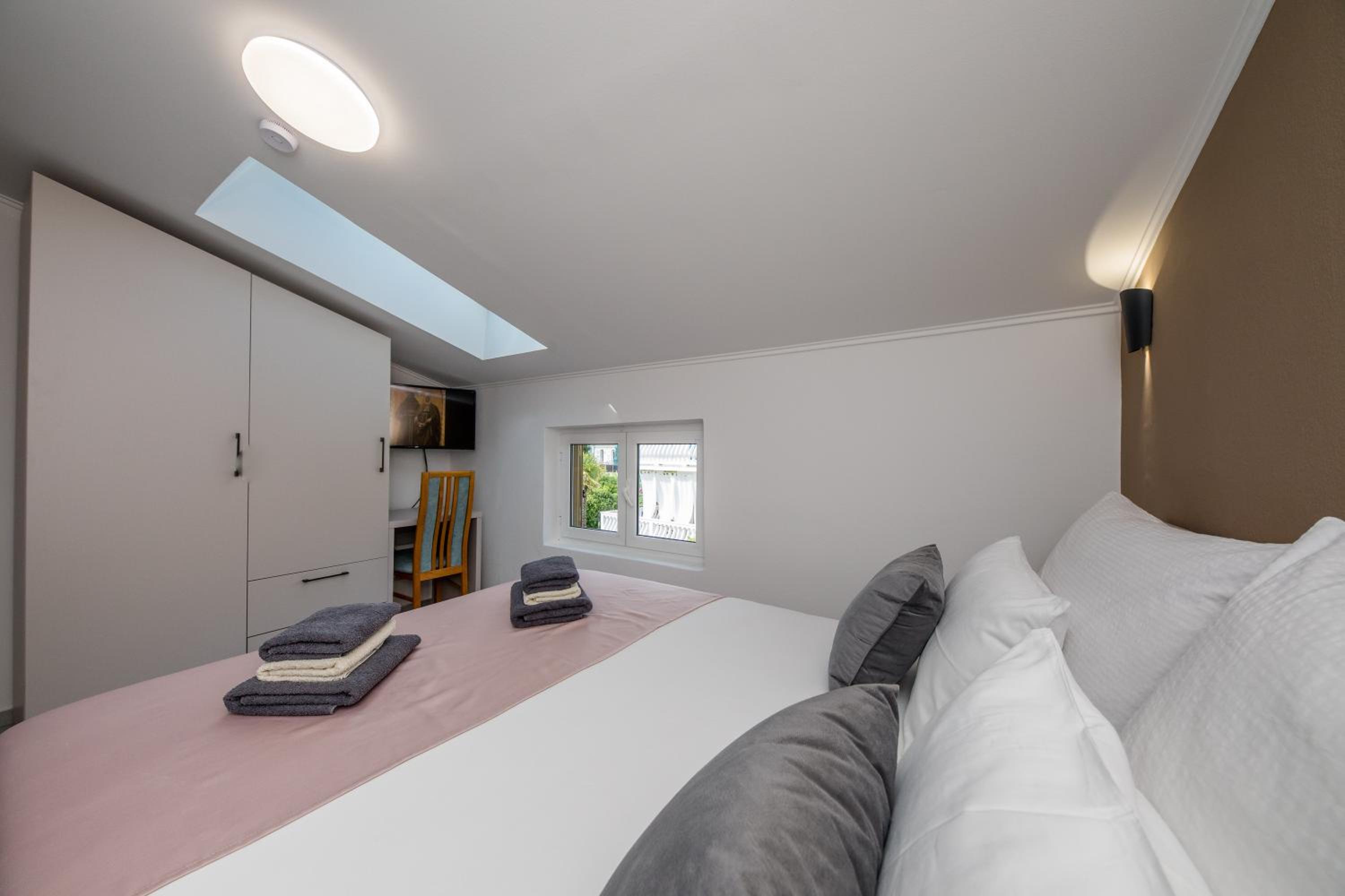 One-Bedroom Apartment - Photo 5