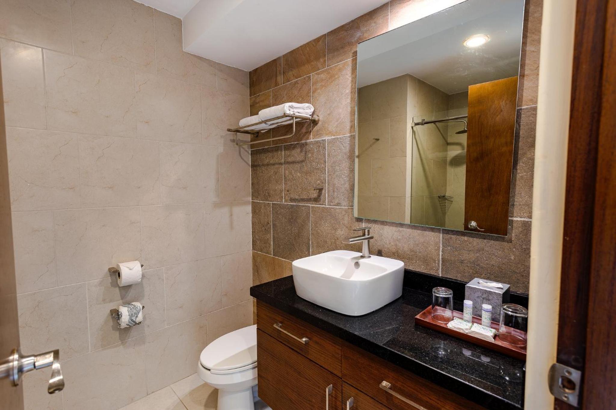 Superior Double Room thumbnail 5