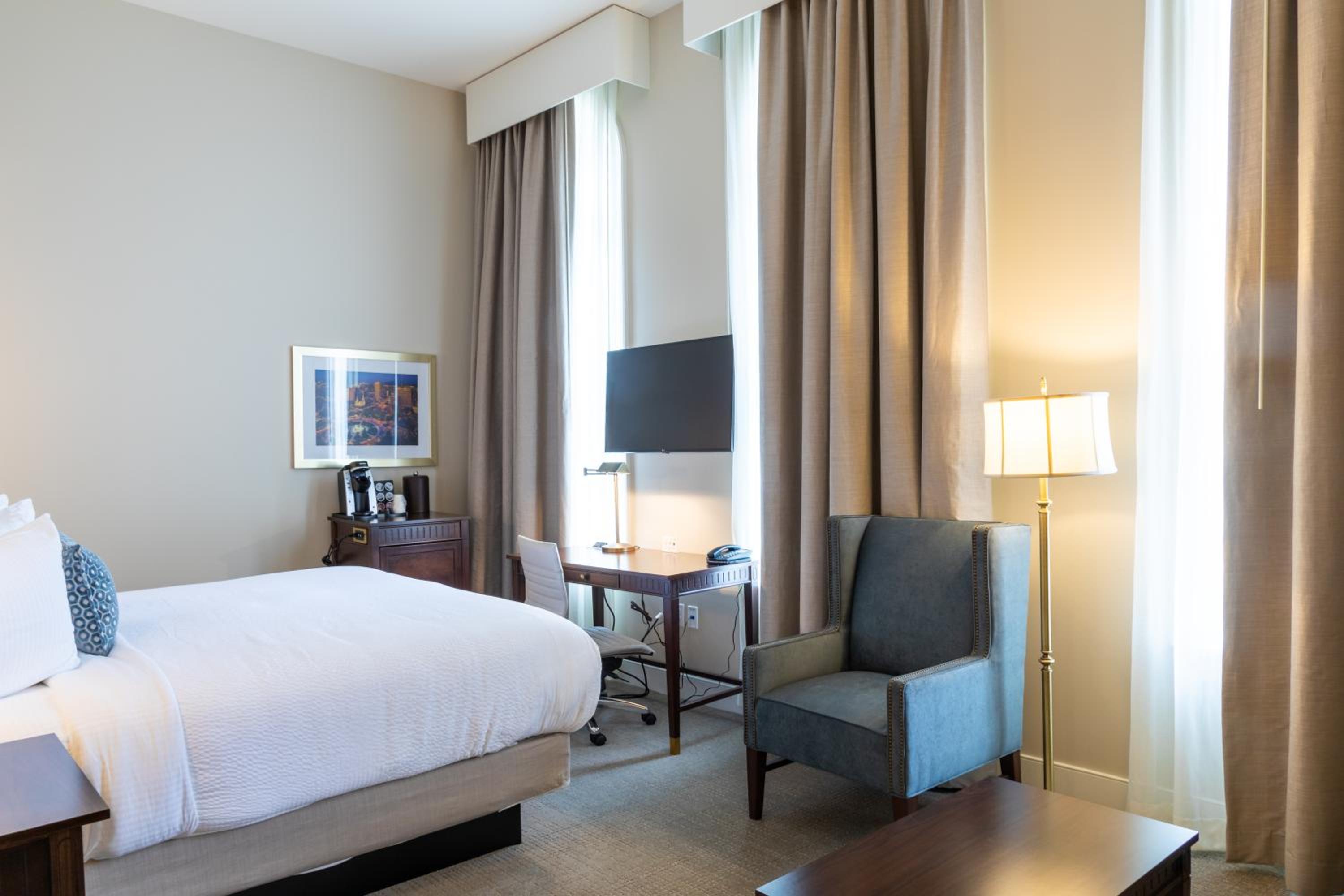Superior King Room with Sofa Bed - Non-Smoking