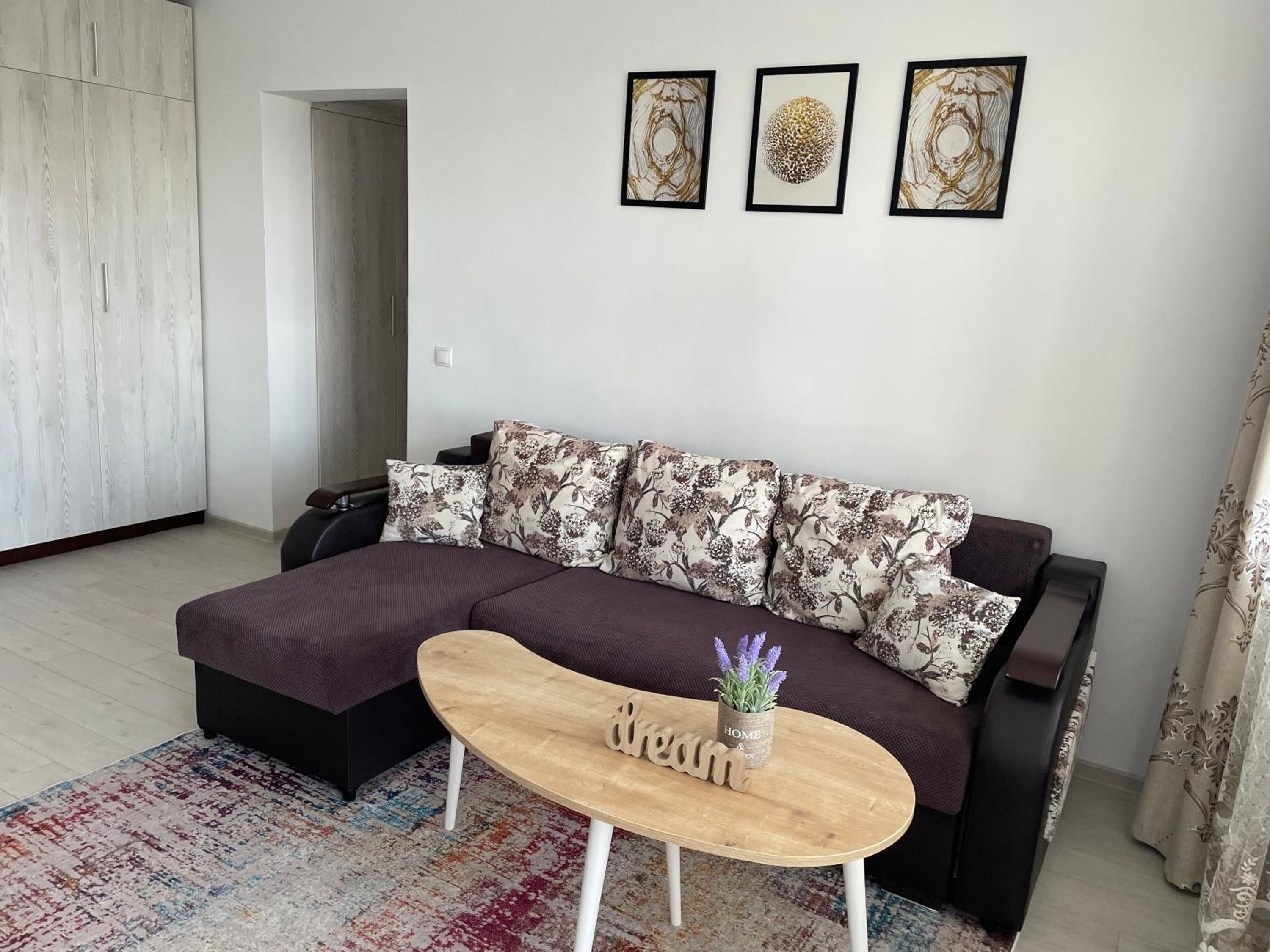 One-Bedroom Apartment - Photo 16