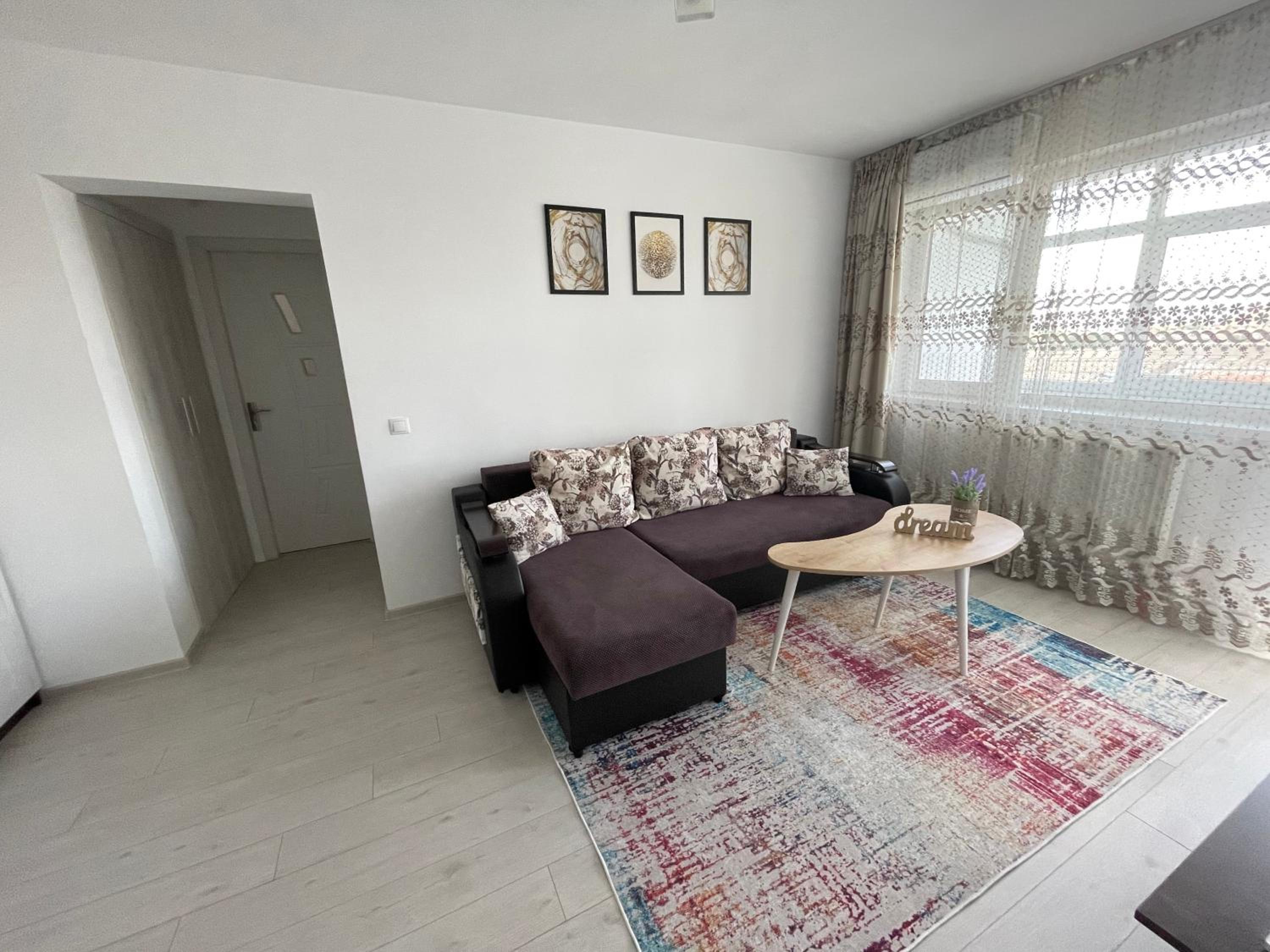 One-Bedroom Apartment - Photo 1