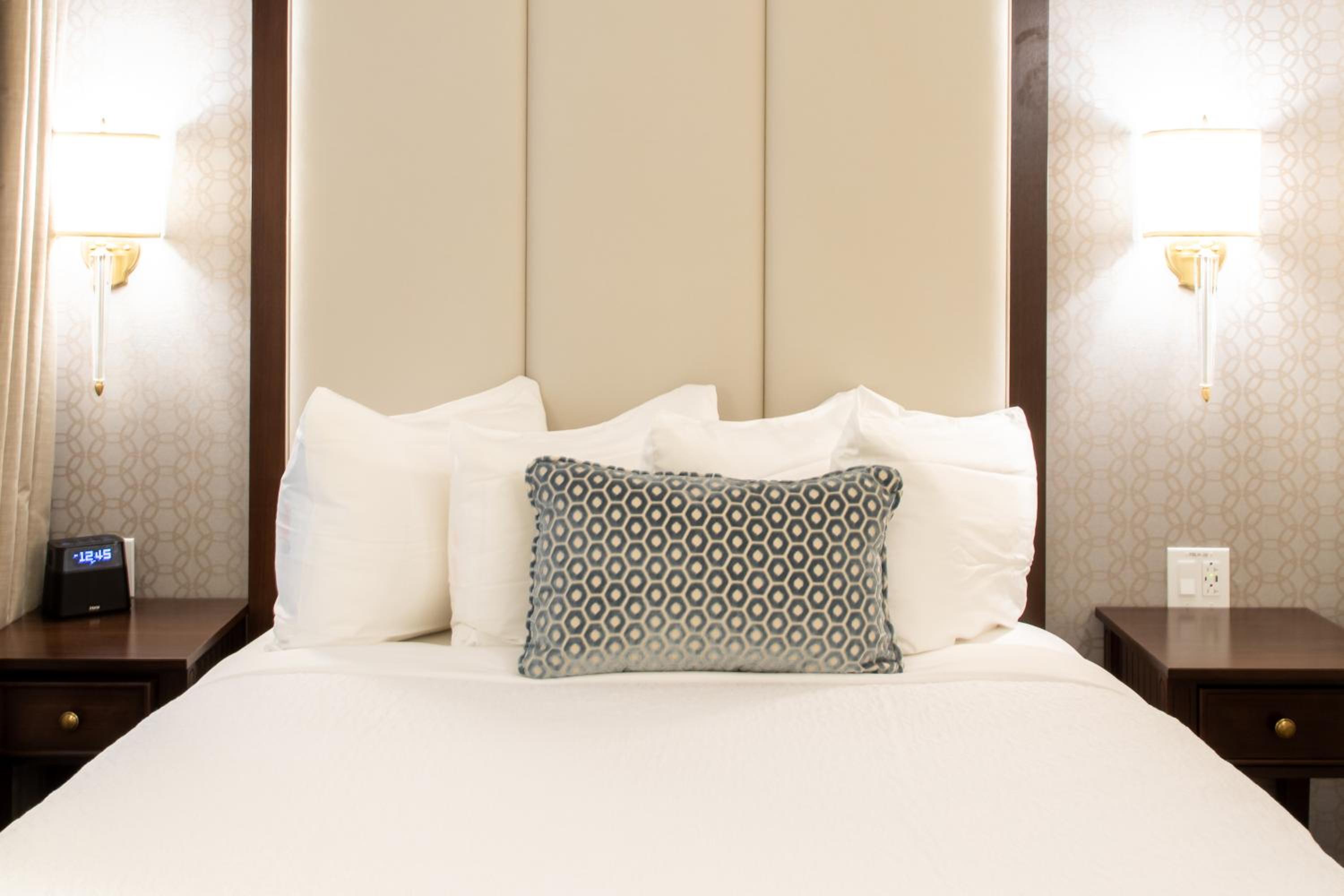 King Room with Walk-in Shower - Non-Smoking