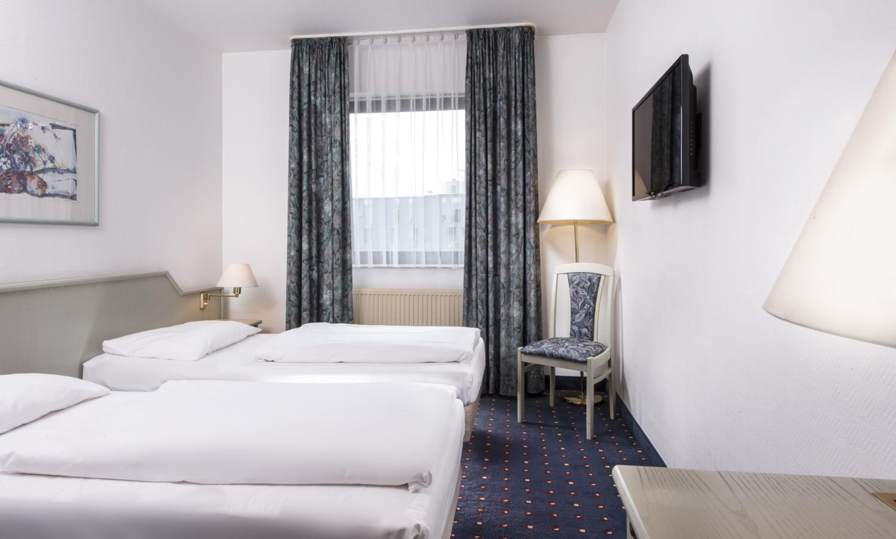 Standard Double or Twin Room - Photo 3