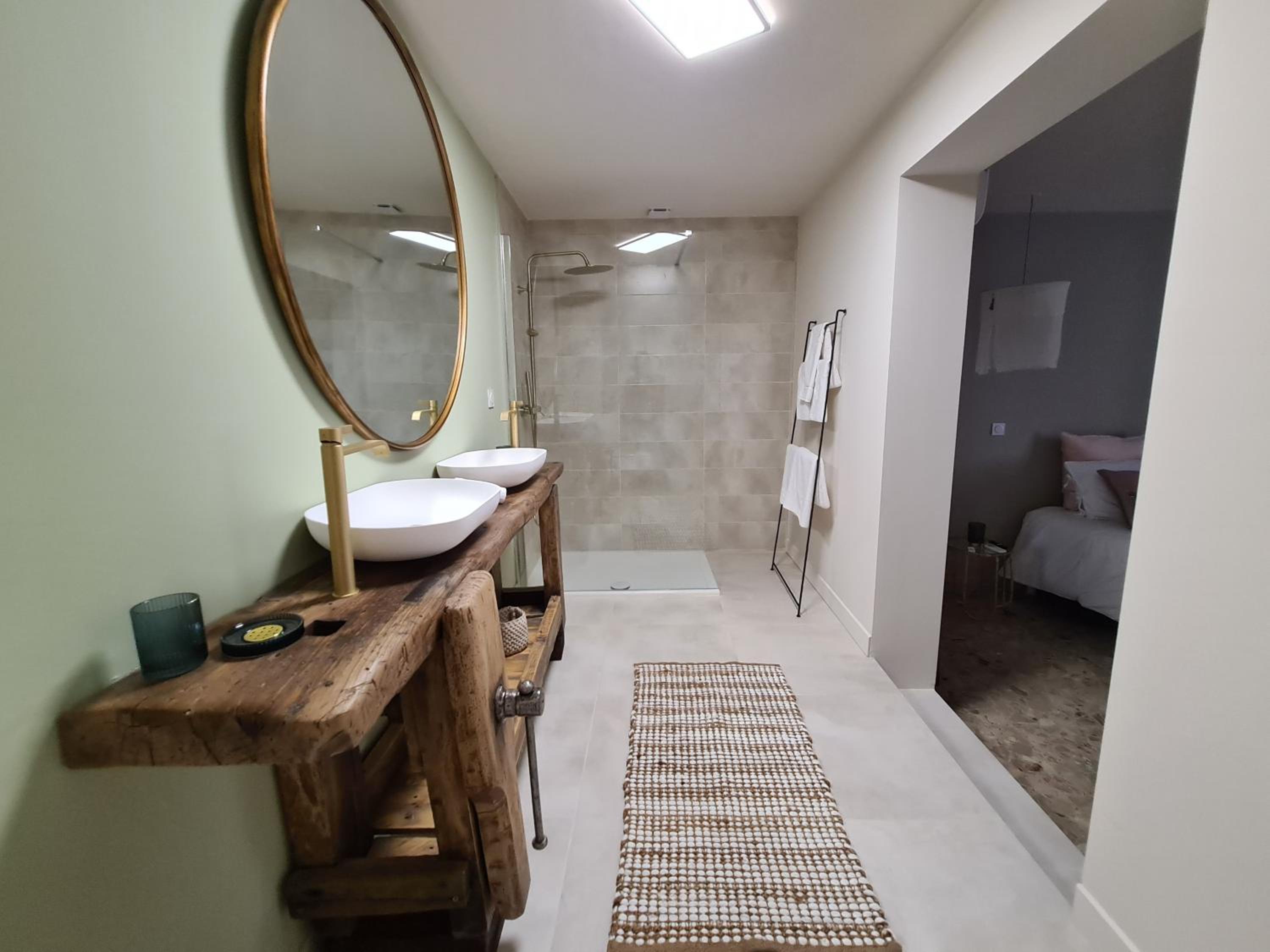 Superior King Suite - Photo 55