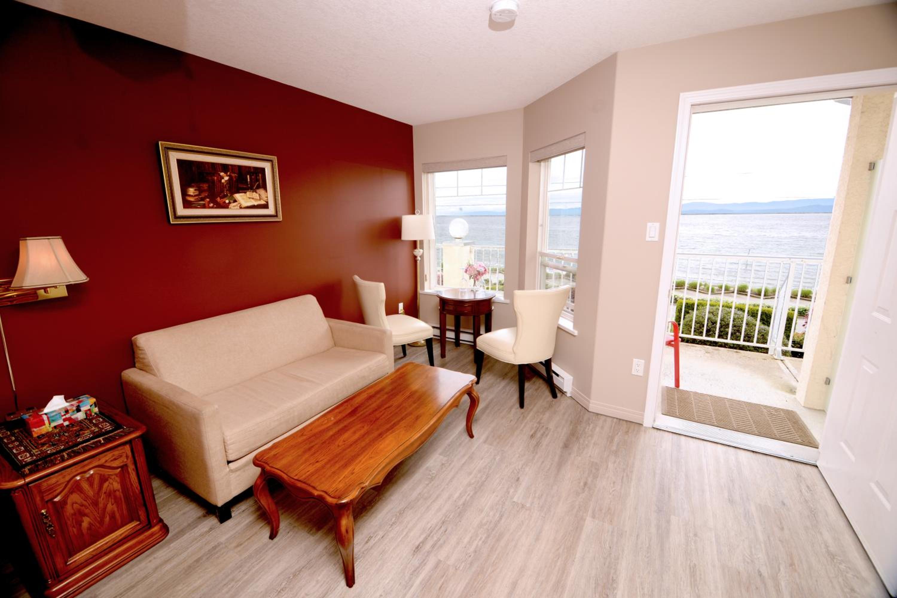 One Queen with Kitchenette and OCEAN VIEW photo 1