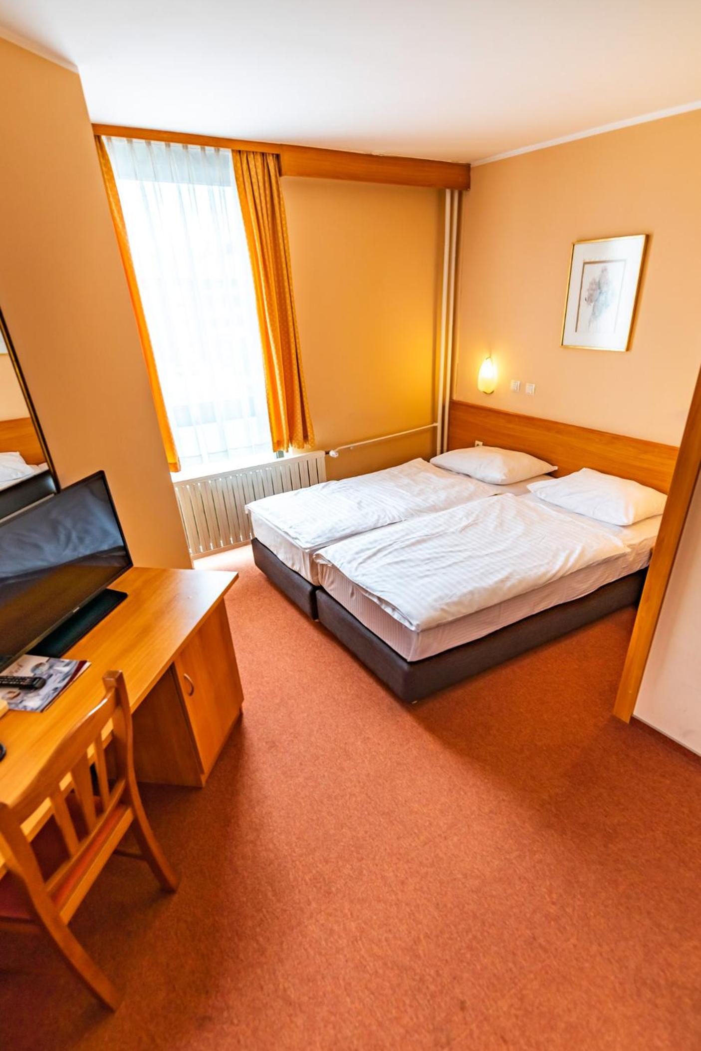 Classic Triple Room photo 2