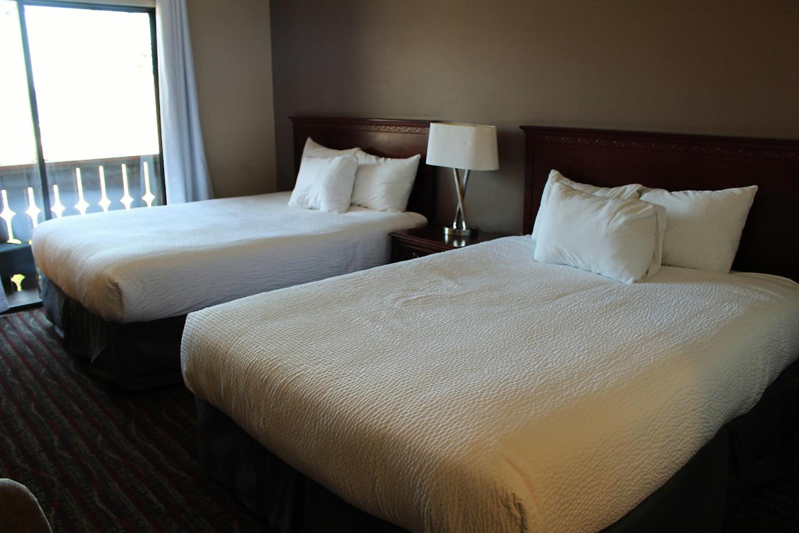 Queen Room with Two Queen Beds - Non-Smoking - Photo 6