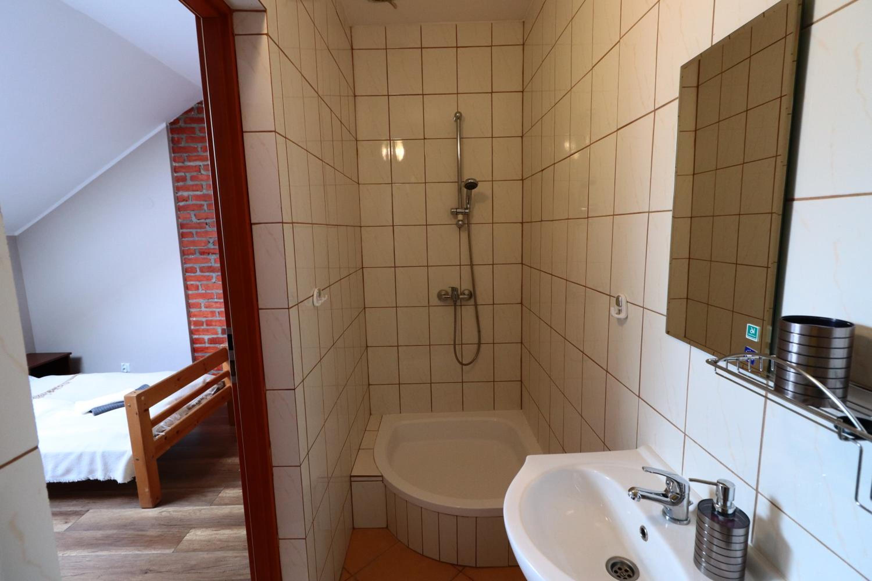 Double Room with Private Bathroom - Photo 3