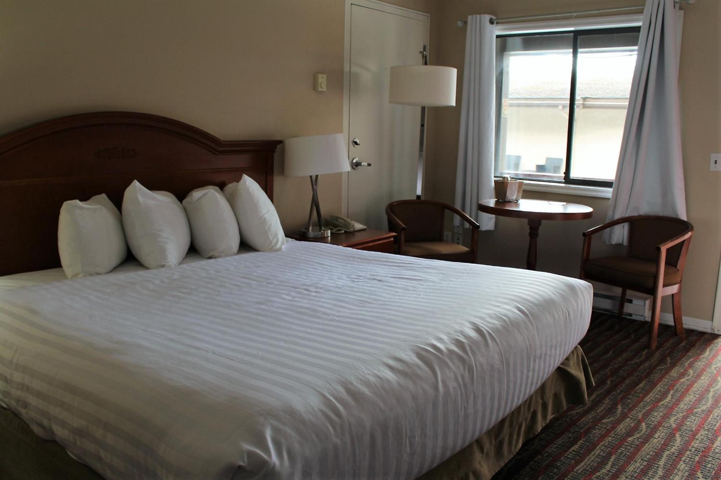 King Room - Mobility Access/Non-Smoking - Photo 6