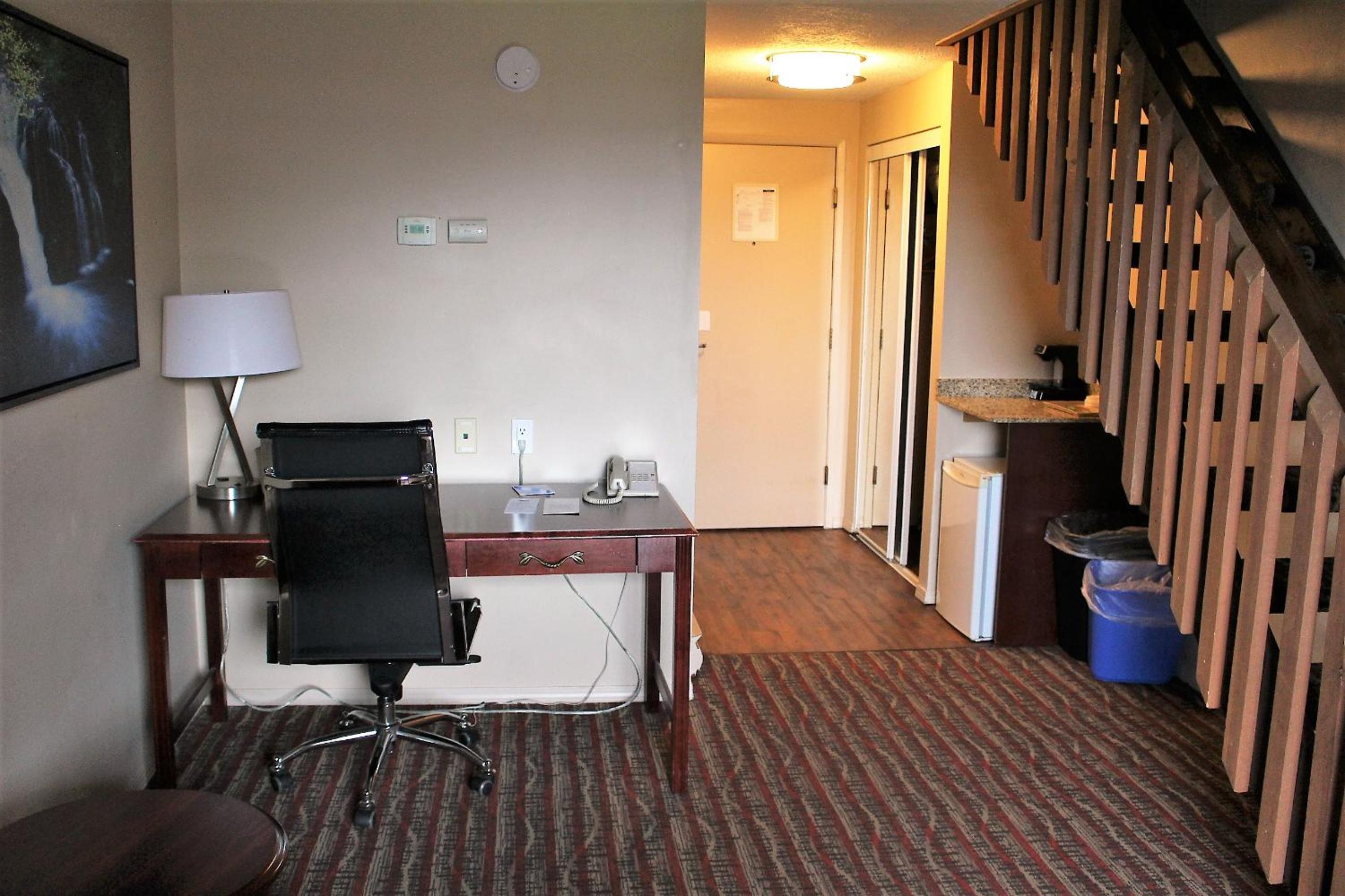 King Studio Suite with Ocean View - Non-Smoking - Photo 5